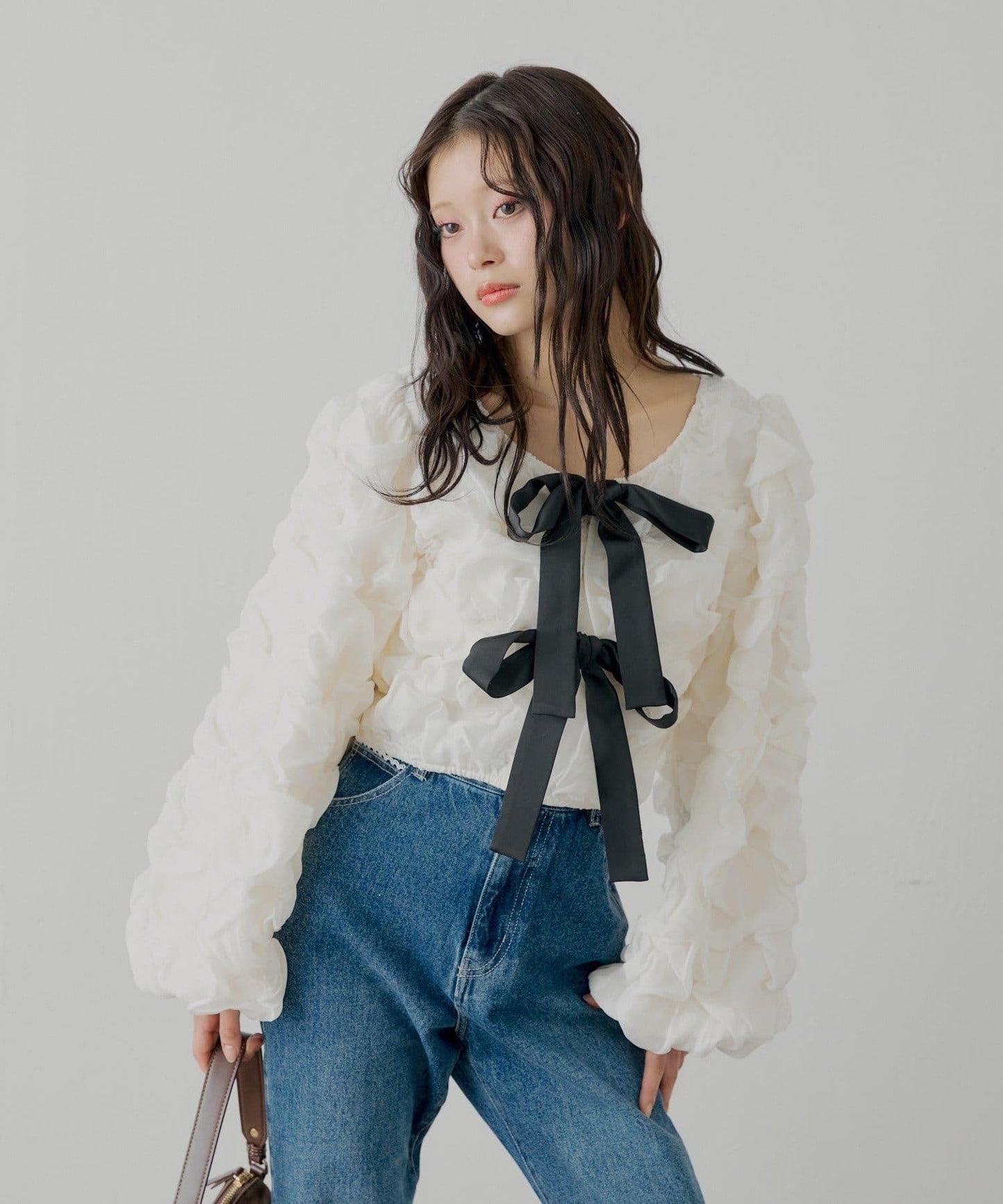 前後兩穿立體蝴蝶結泡泡紋理襯衫