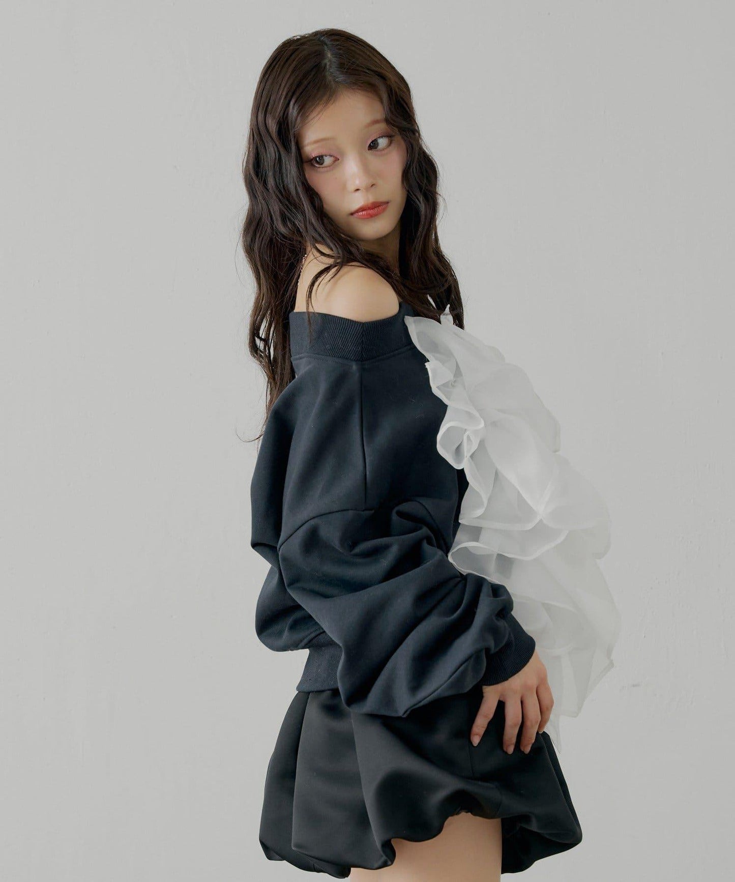 拼接網紗設計一字肩衛衣