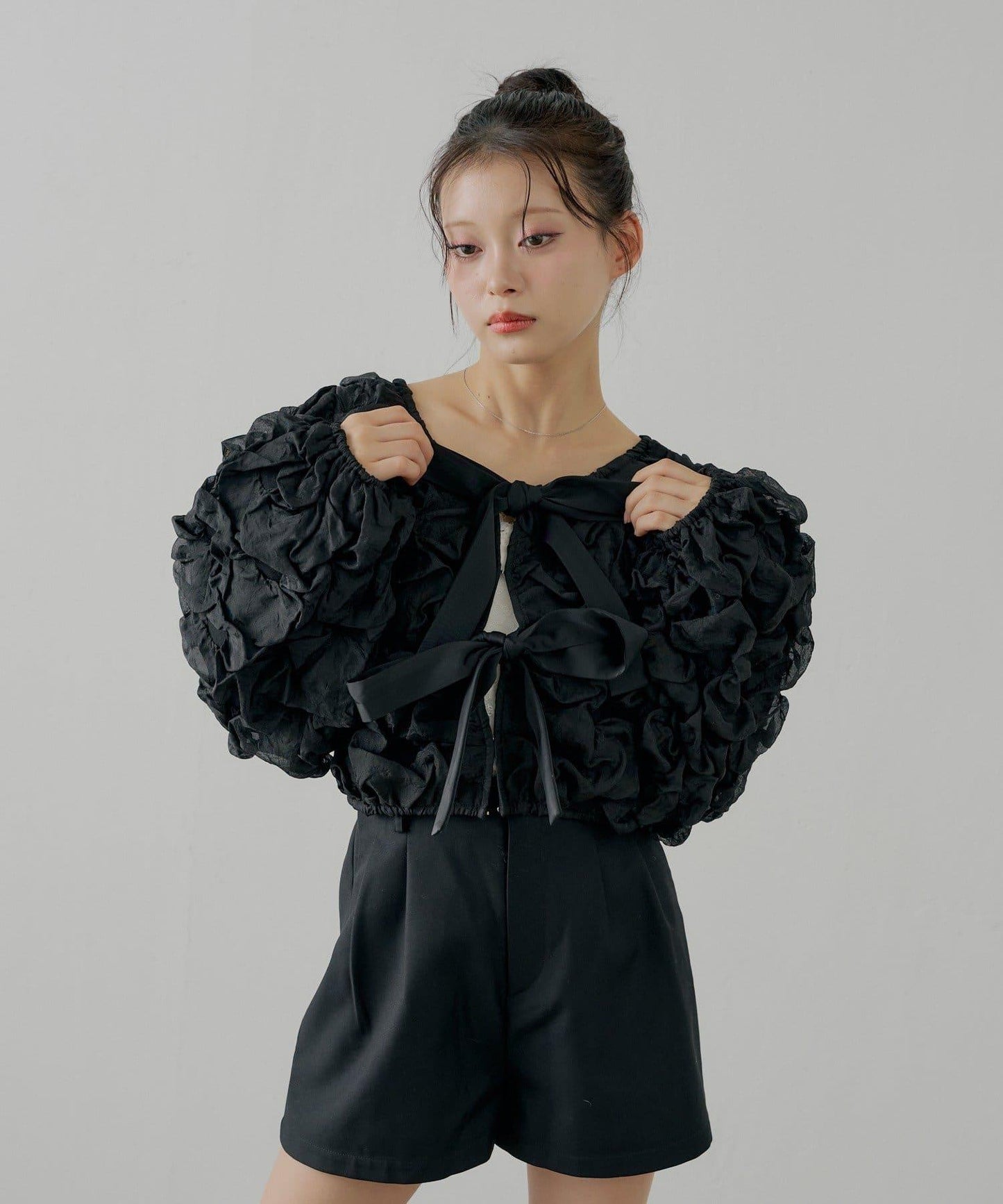 前後兩穿立體蝴蝶結泡泡紋理襯衫