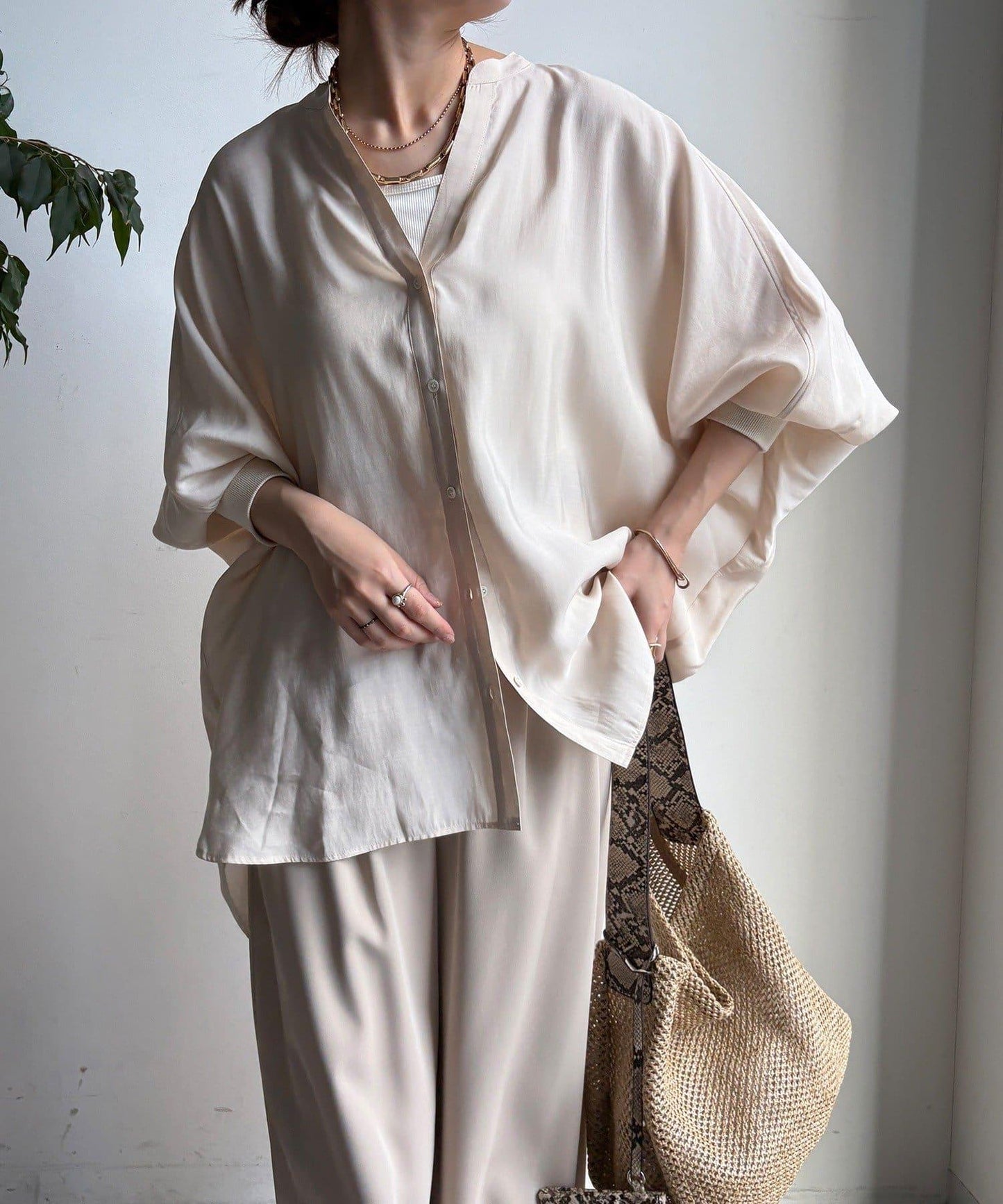 袖口羅紋蝙蝠袖V領襯衫