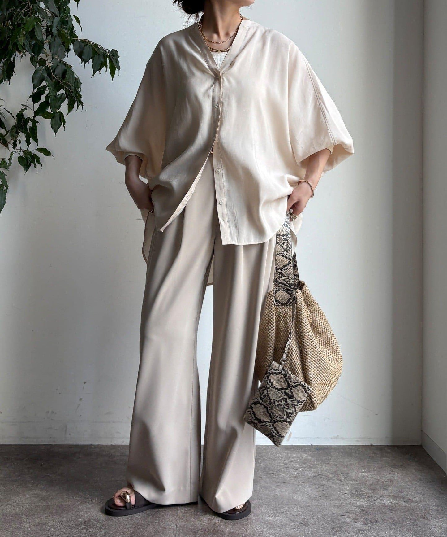 袖口羅紋蝙蝠袖V領襯衫