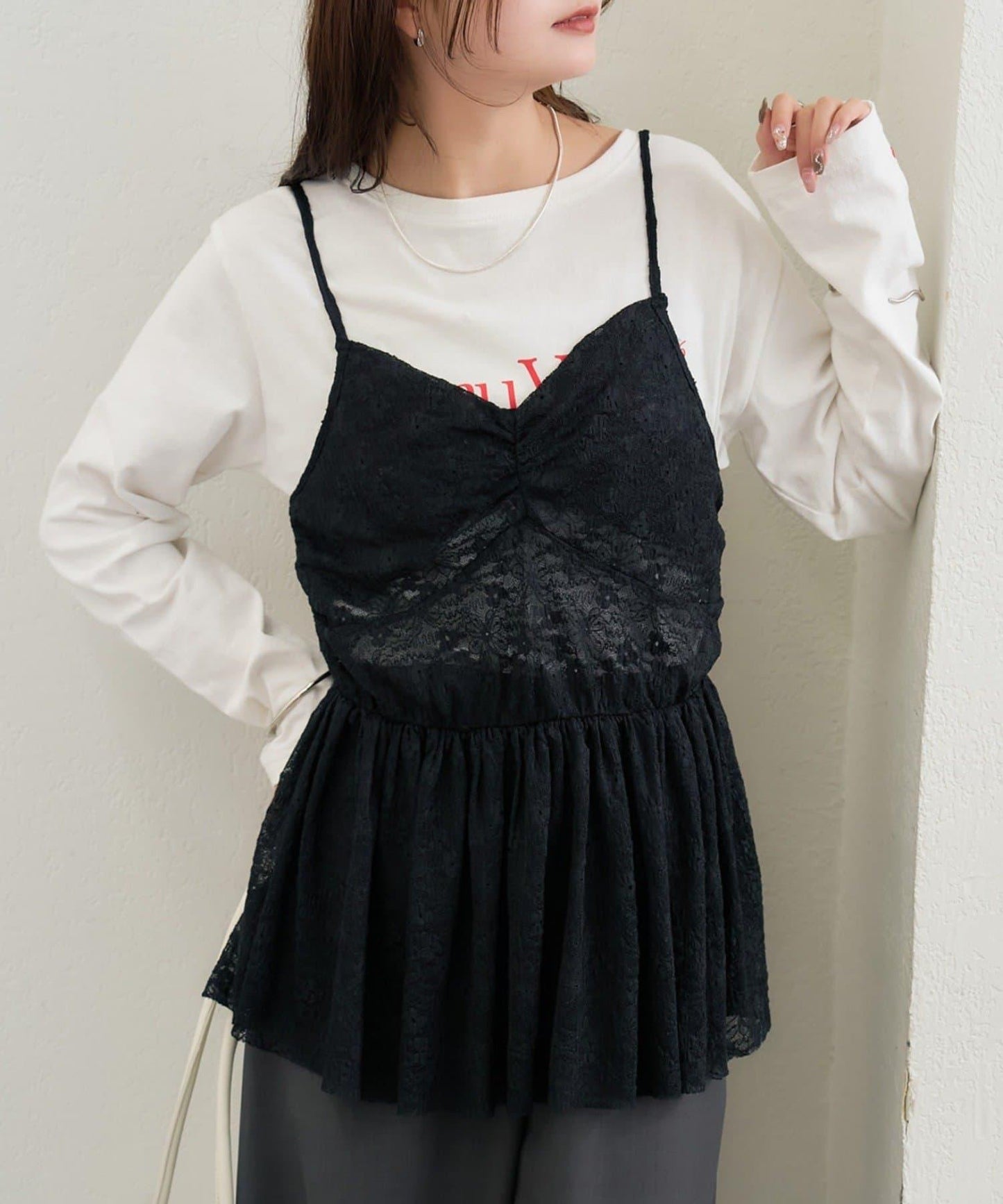 V字褶皺蕾絲吊帶背心