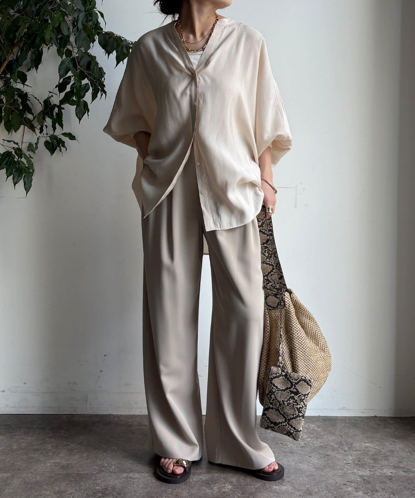 袖口羅紋蝙蝠袖V領襯衫