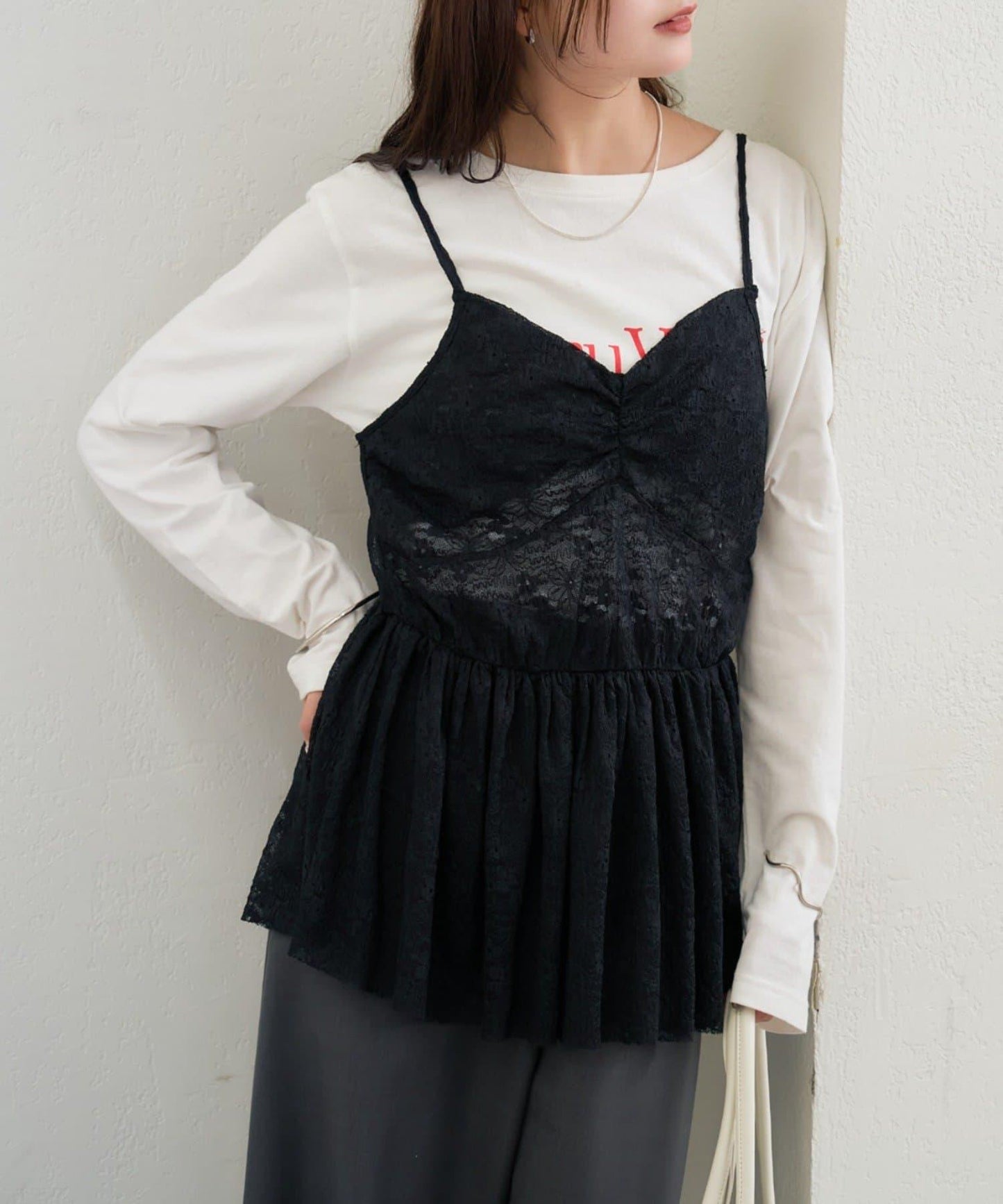 V字褶皺蕾絲吊帶背心