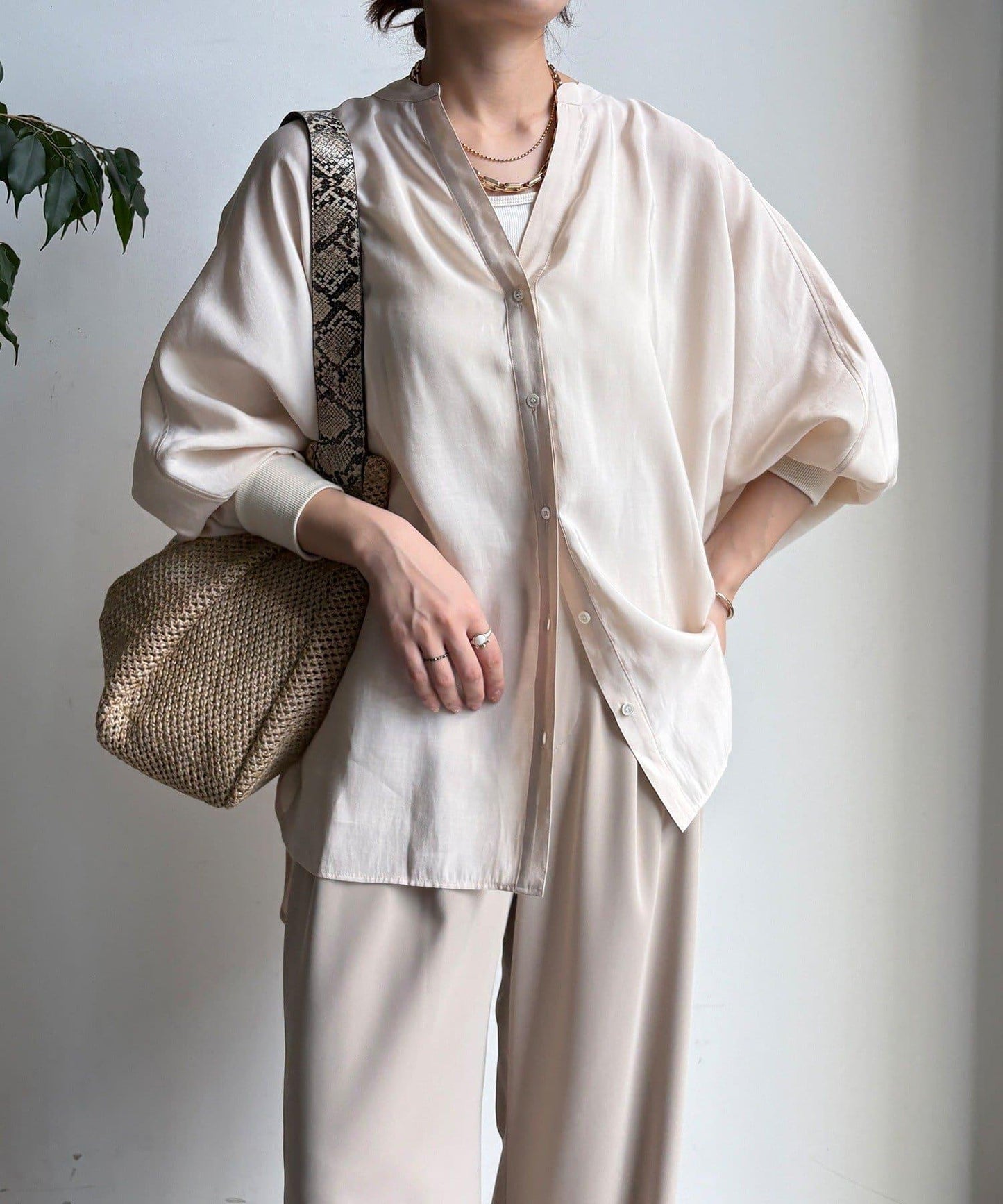 袖口羅紋蝙蝠袖V領襯衫