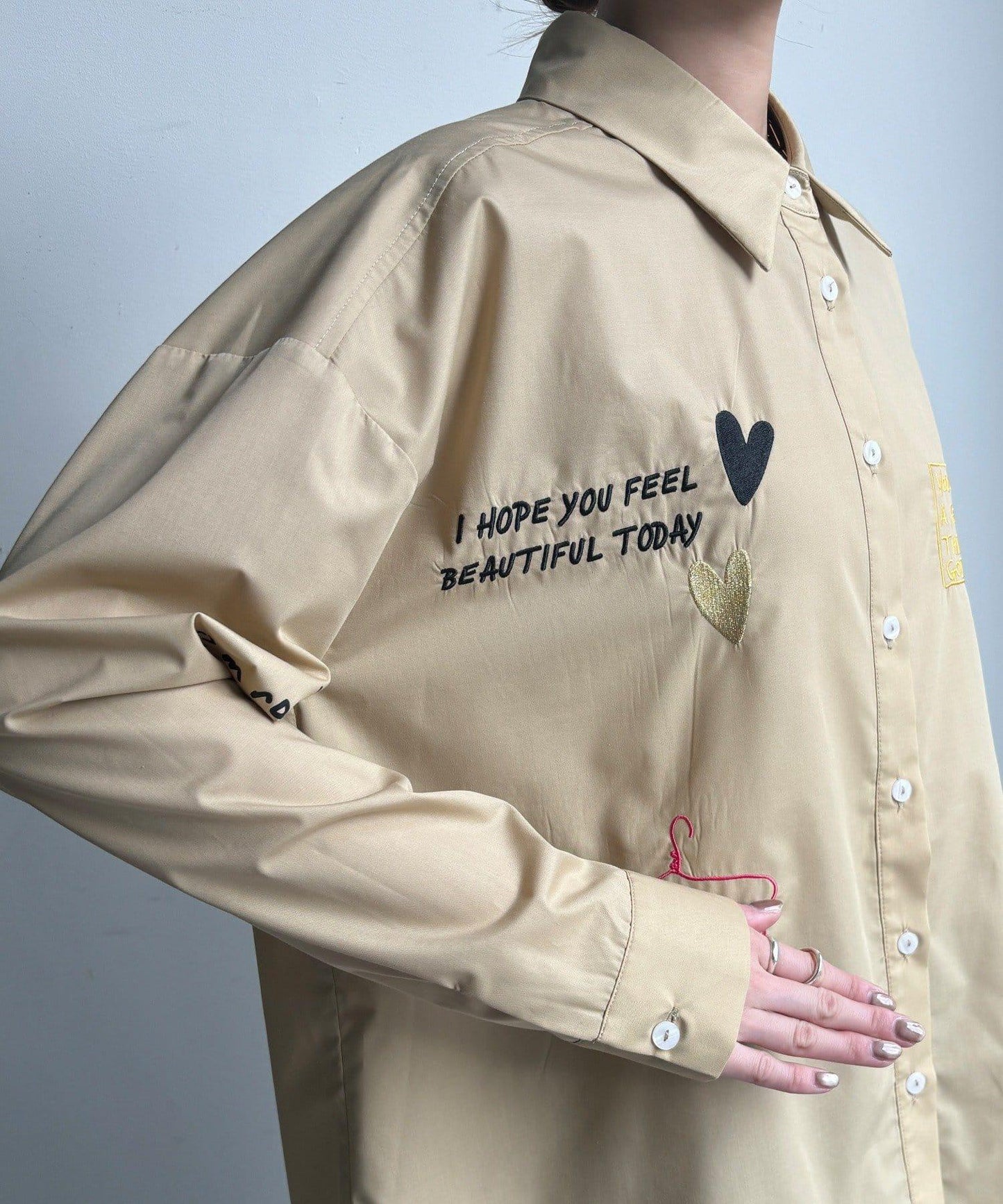 字母刺繡印花襯衫