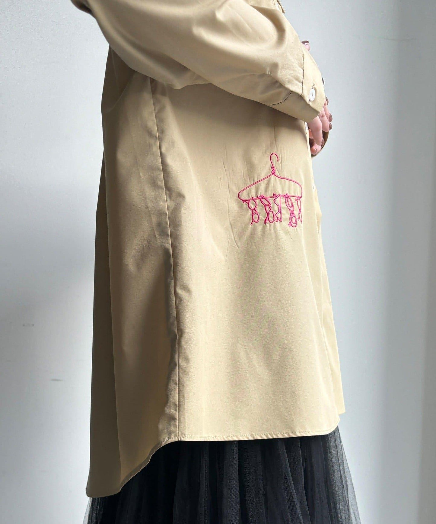 字母刺繡印花襯衫