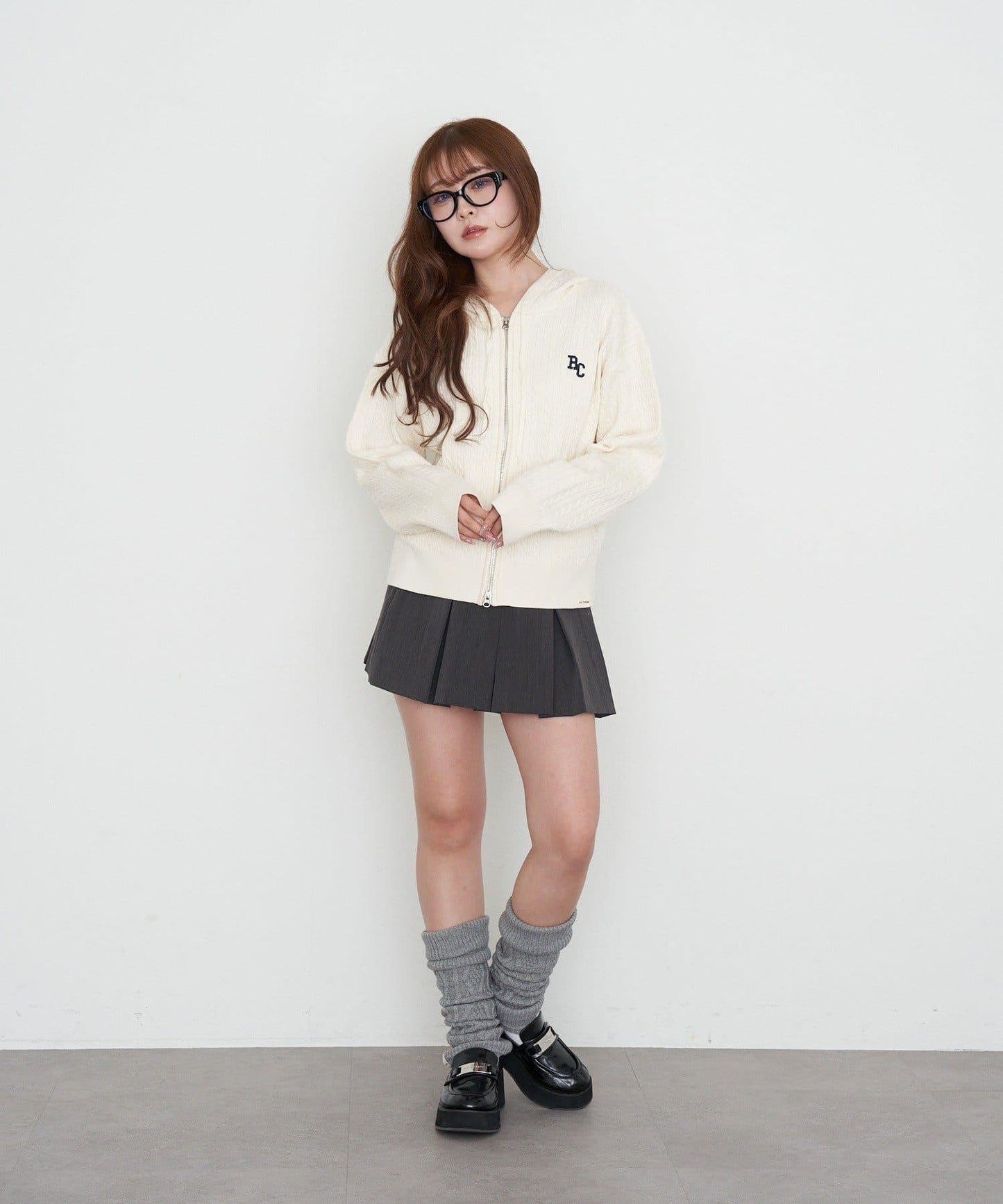 麻花紋胸部刺繡連帽衛衣