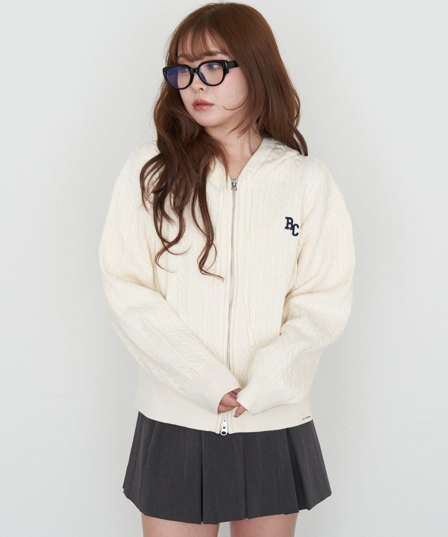 麻花紋胸部刺繡連帽衛衣