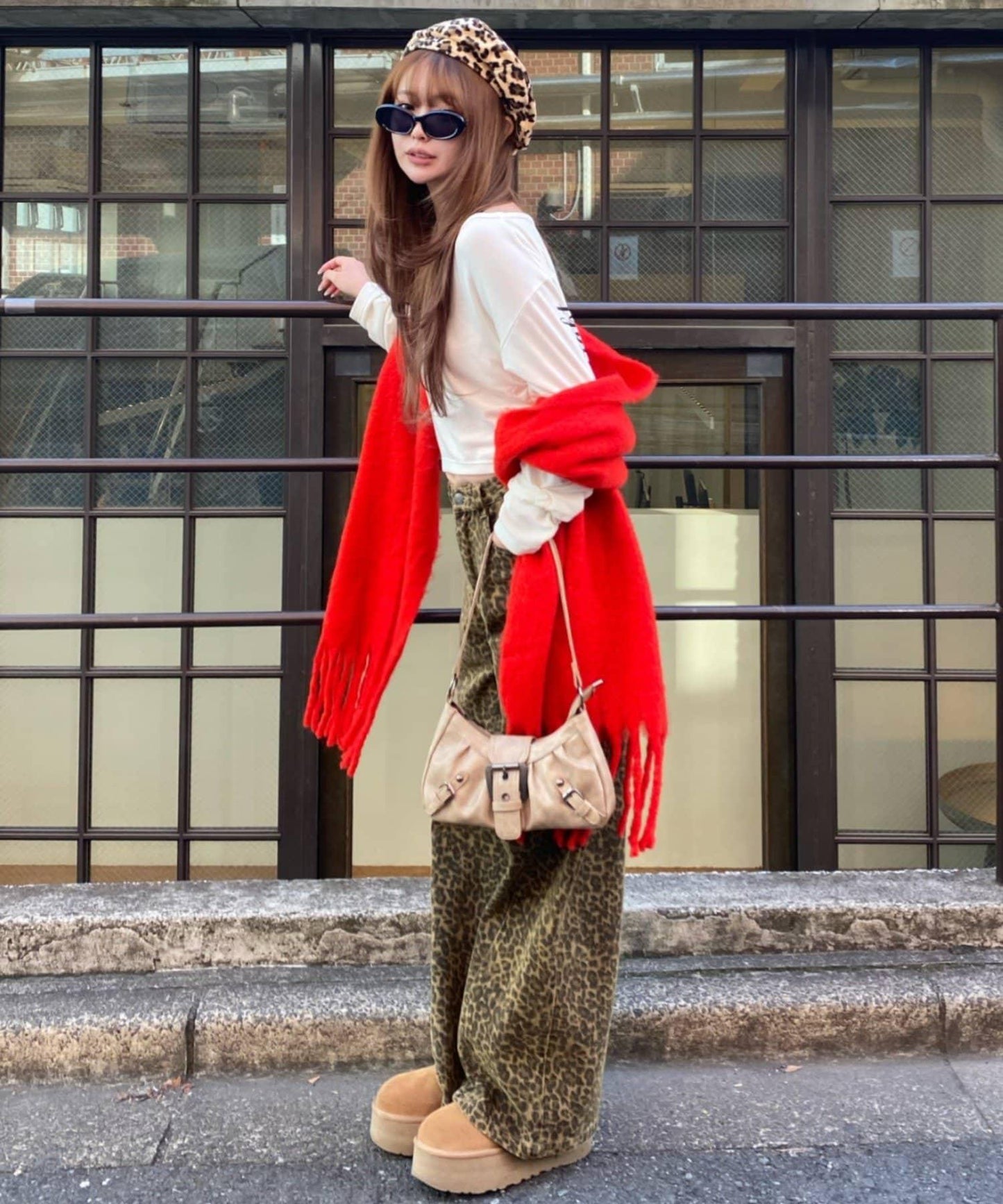 單肩印花長袖T恤