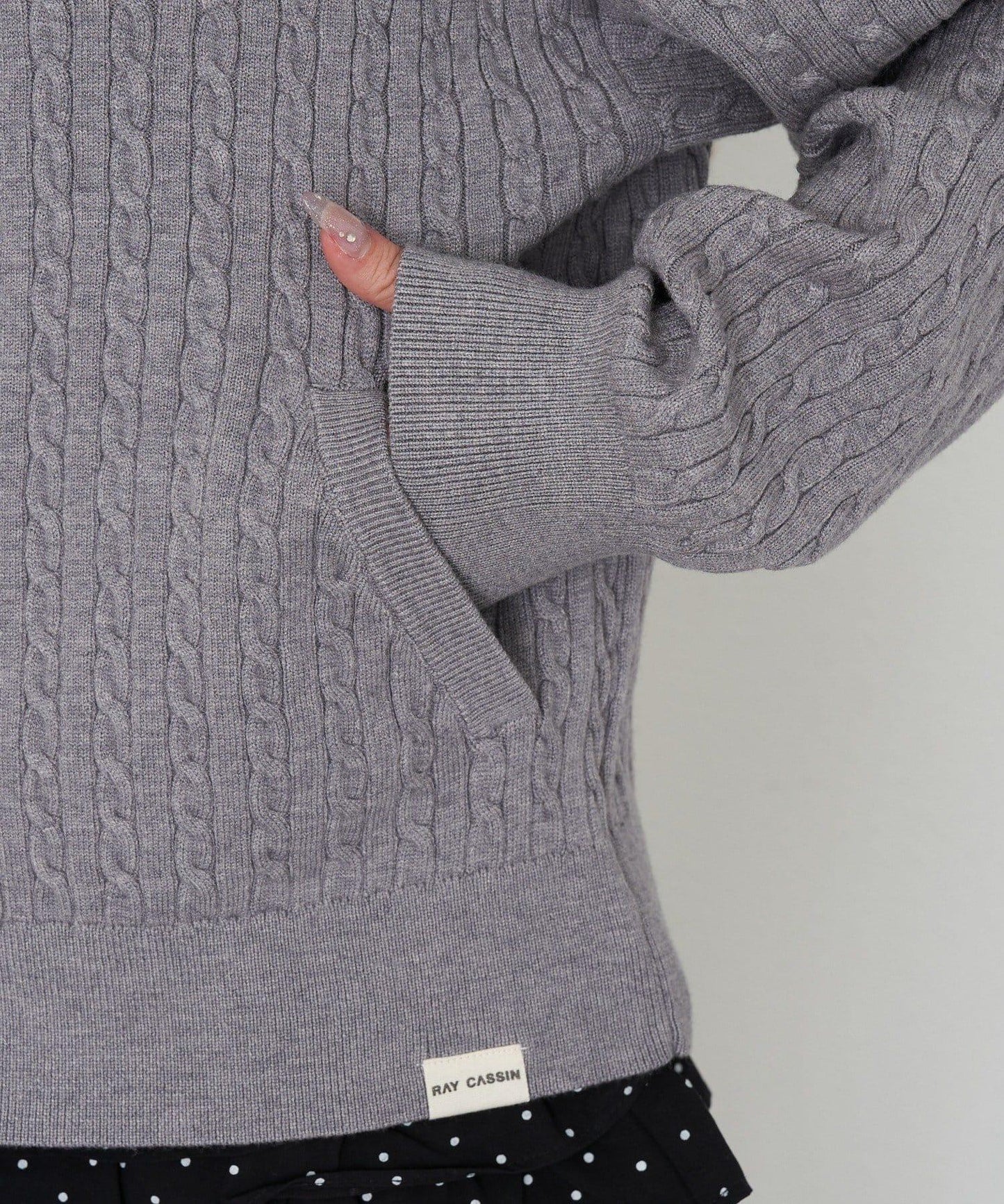 麻花紋胸部刺繡連帽衛衣