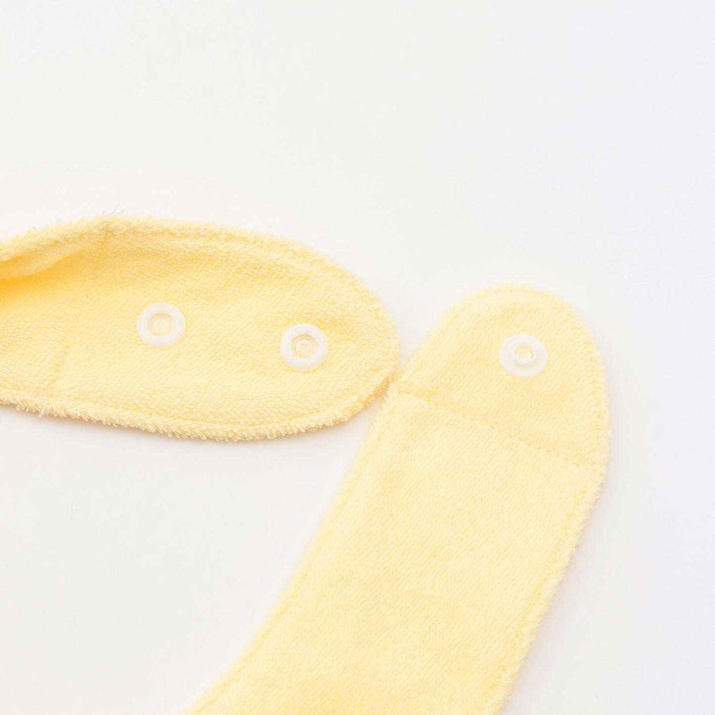 刺繡鏤空花邊圍兜