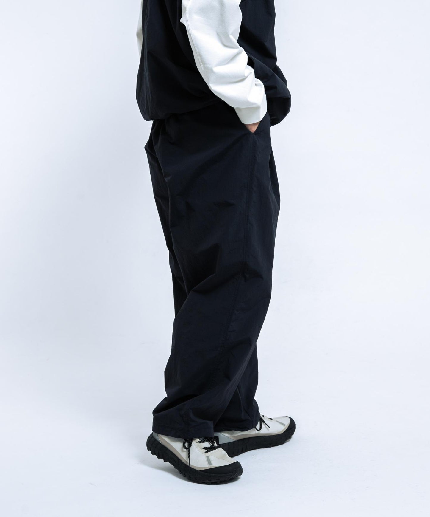 『UR TECH』尼龍塔夫綢長褲