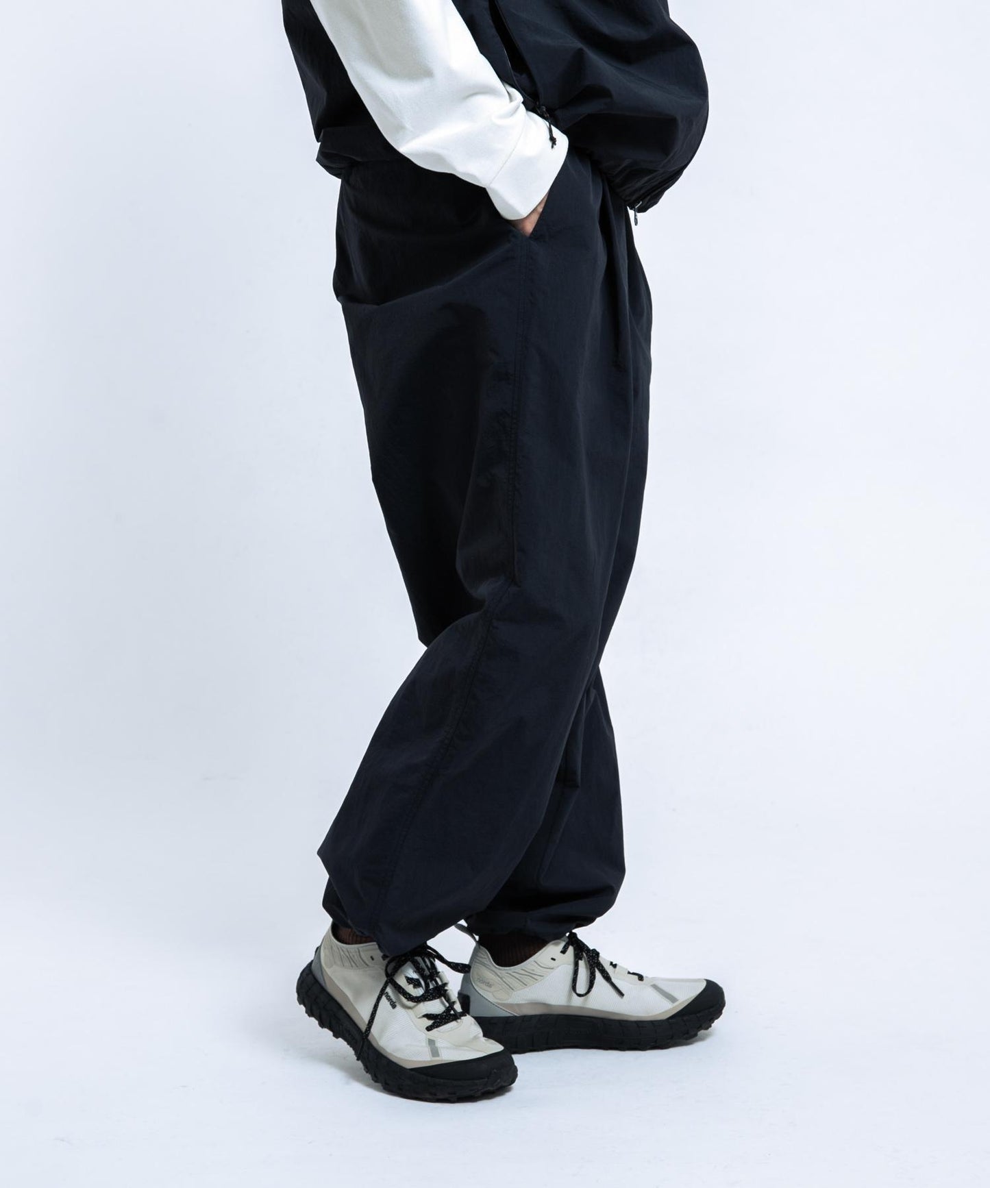 『UR TECH』尼龍塔夫綢長褲