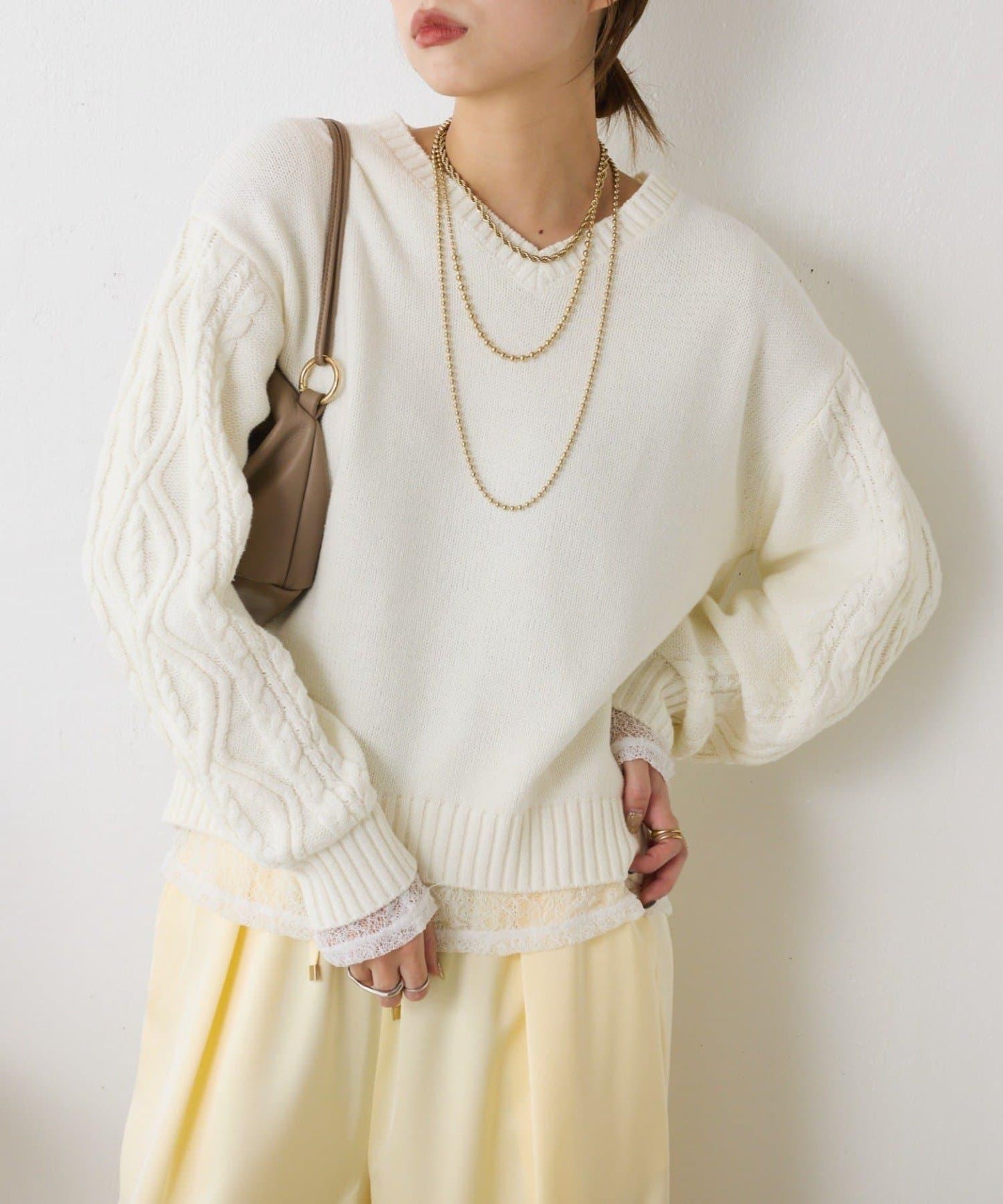 袖部麻花V領針織衫