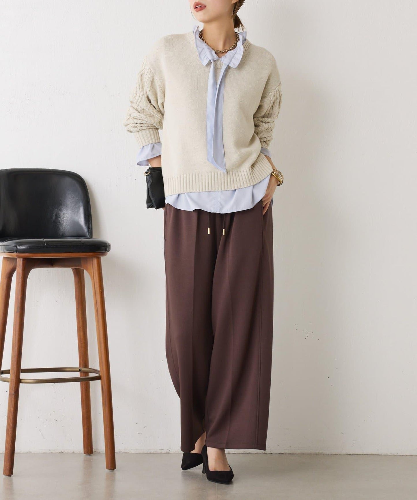 袖部麻花V領針織衫