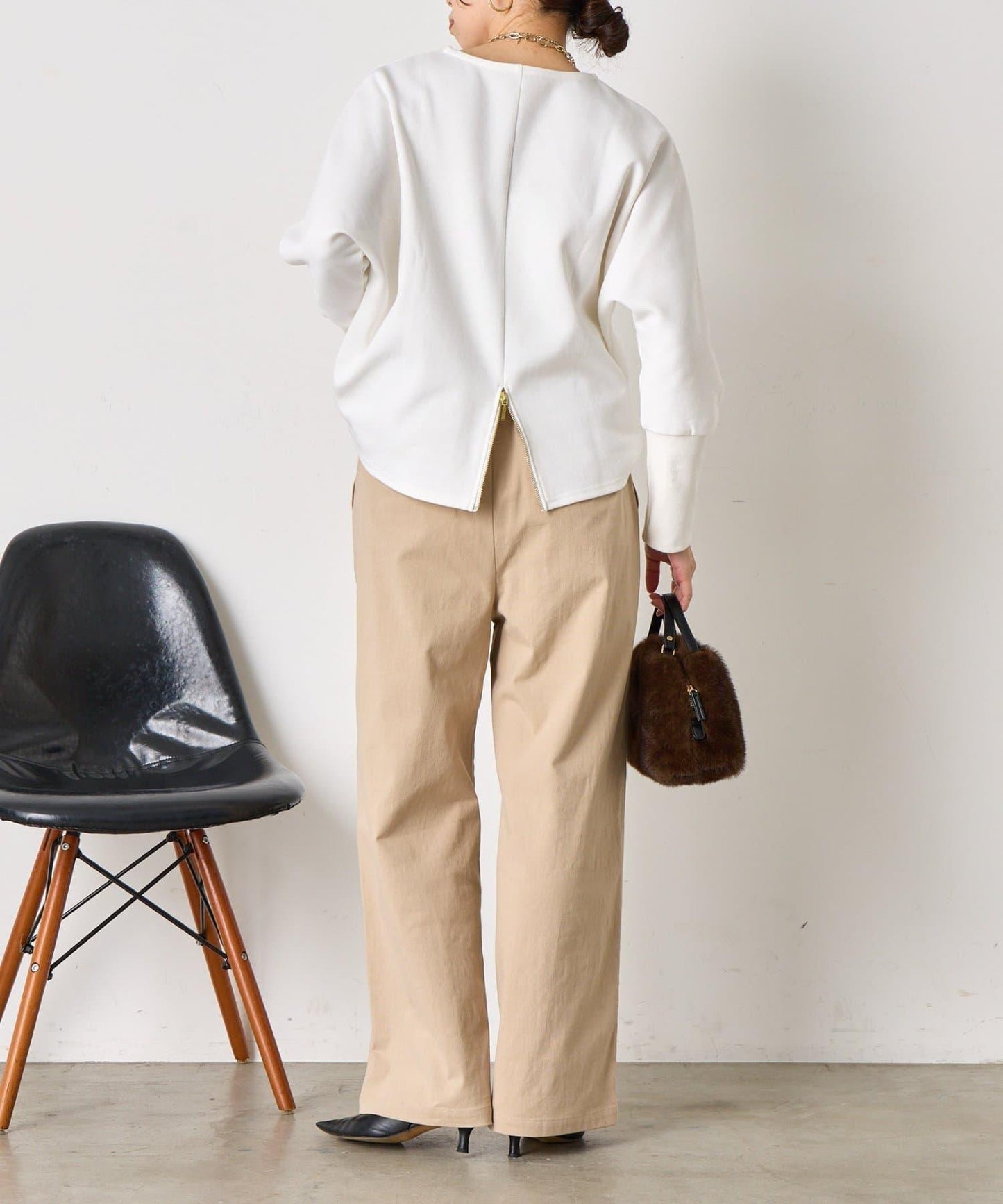 蝙蝠袖後背拉鍊套頭衫