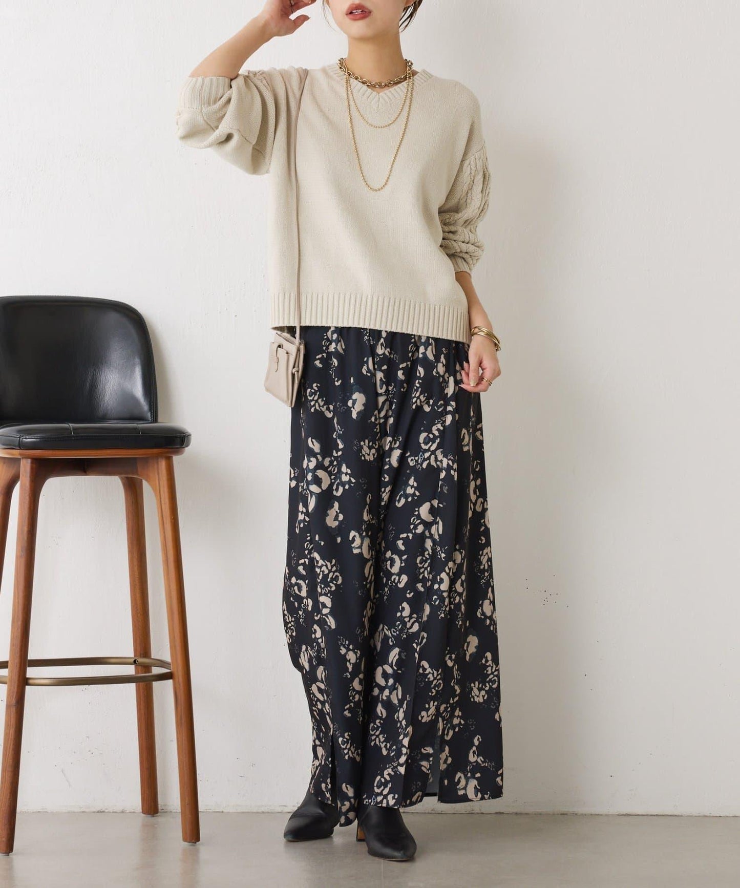 袖部麻花V領針織衫