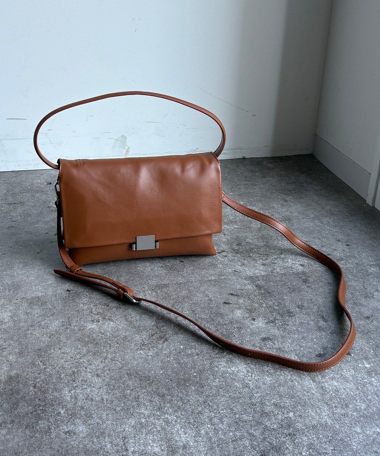 軟質翻蓋手提包