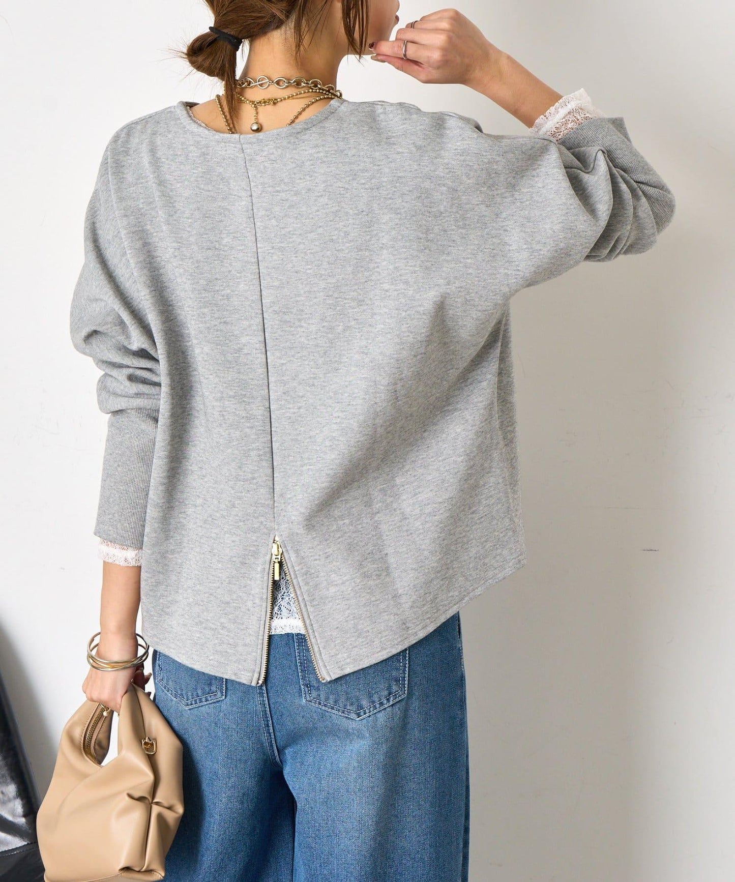 蝙蝠袖後背拉鍊套頭衫