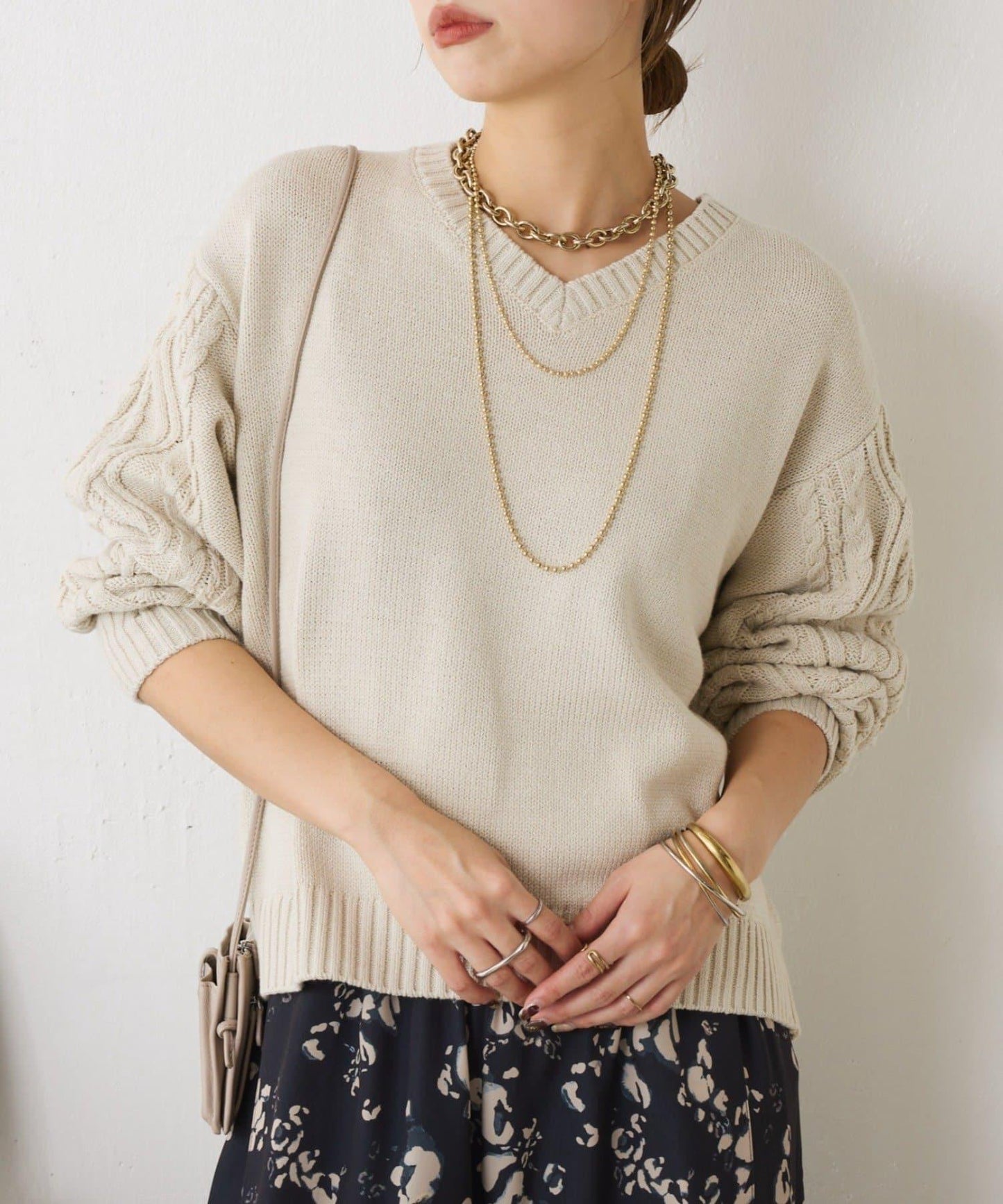 袖部麻花V領針織衫