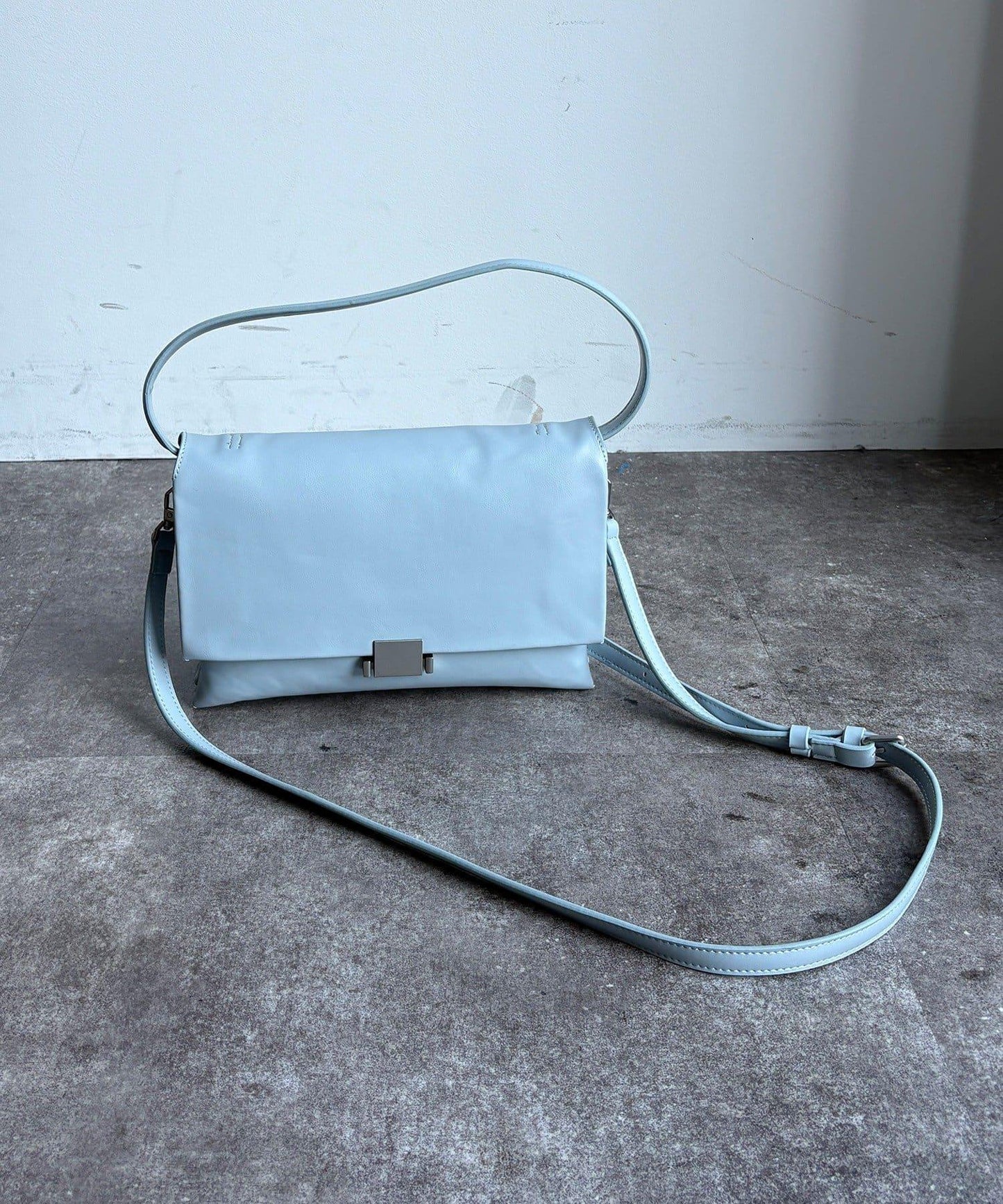 軟質翻蓋手提包