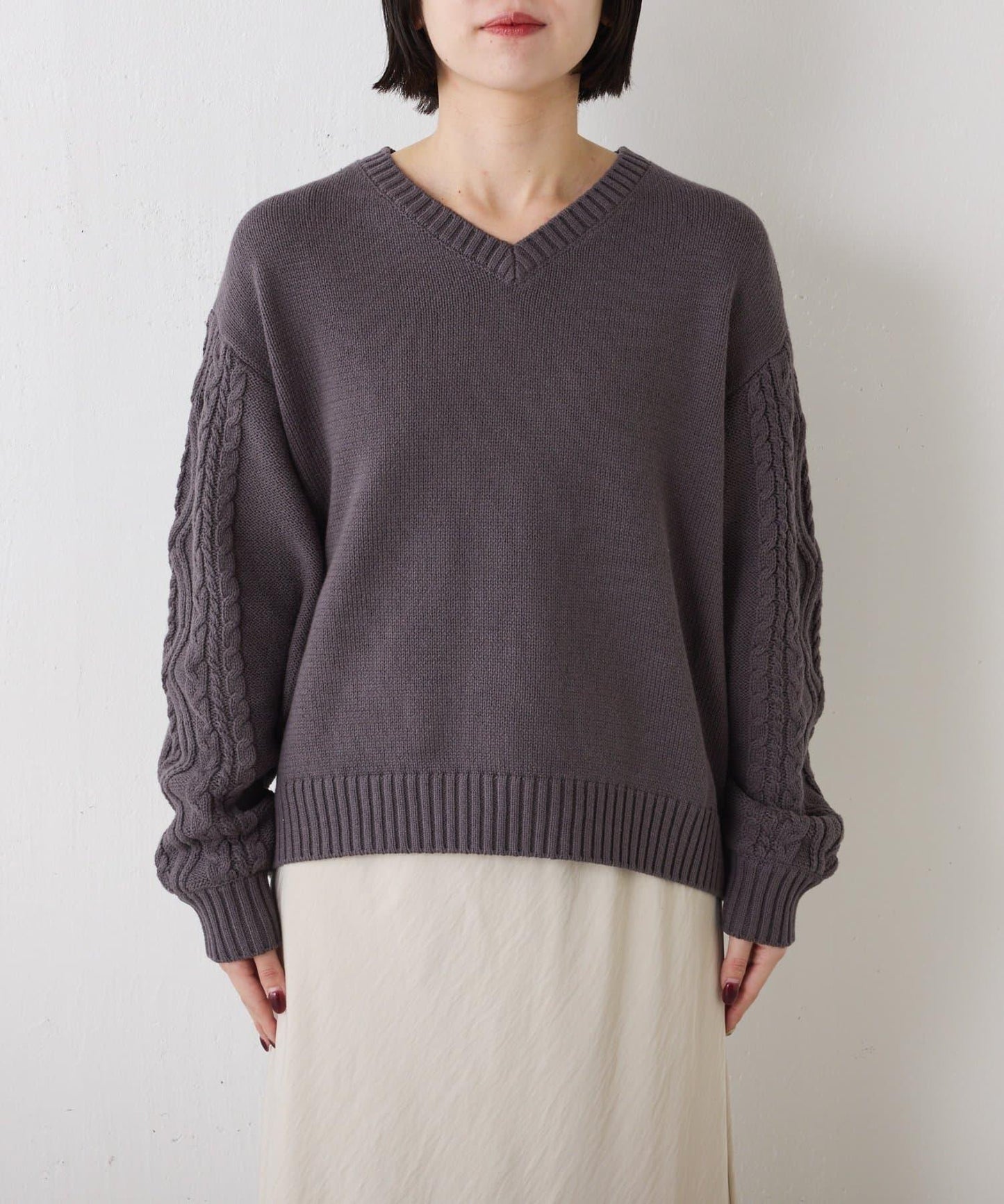 袖部麻花V領針織衫