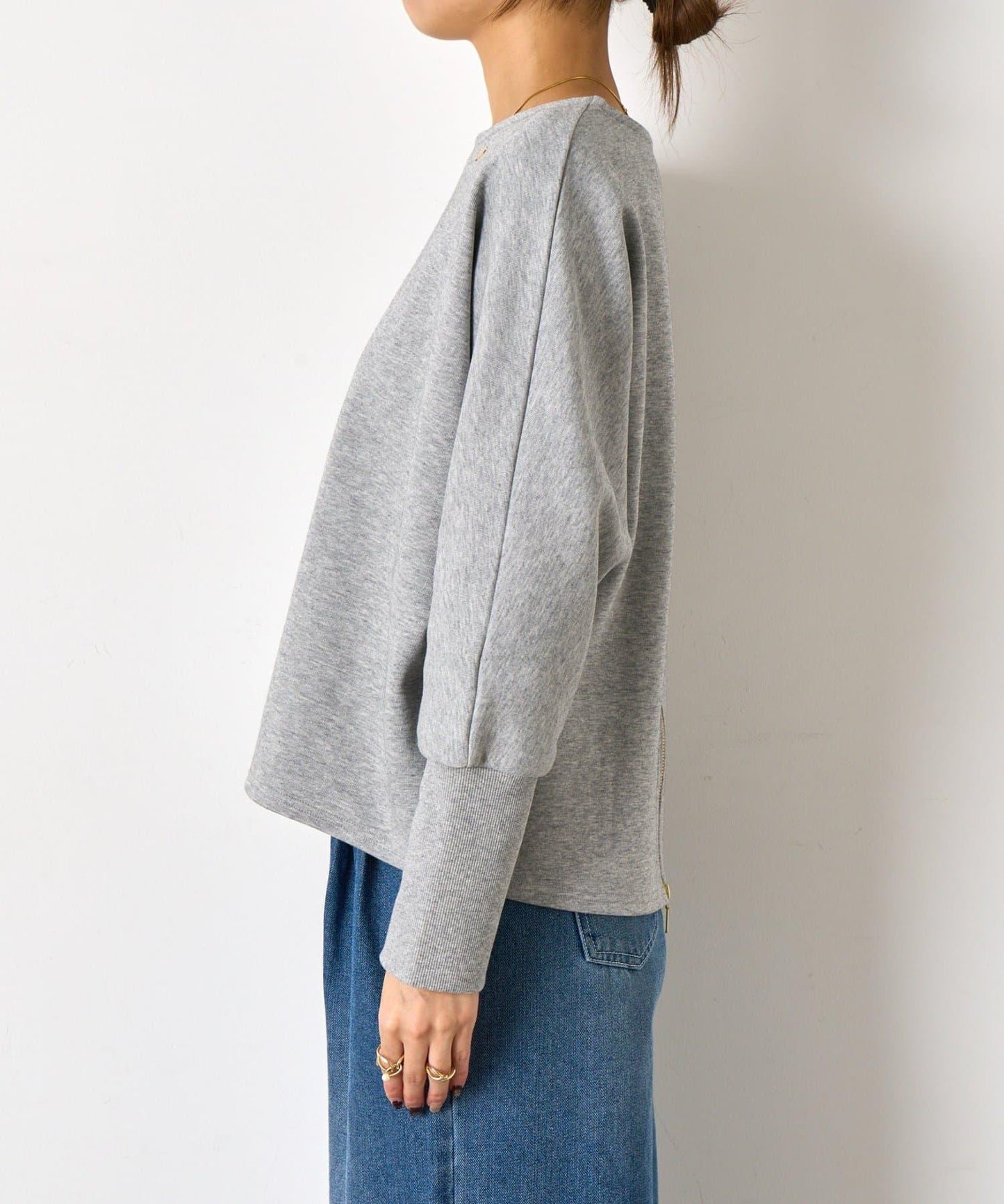 蝙蝠袖後背拉鍊套頭衫