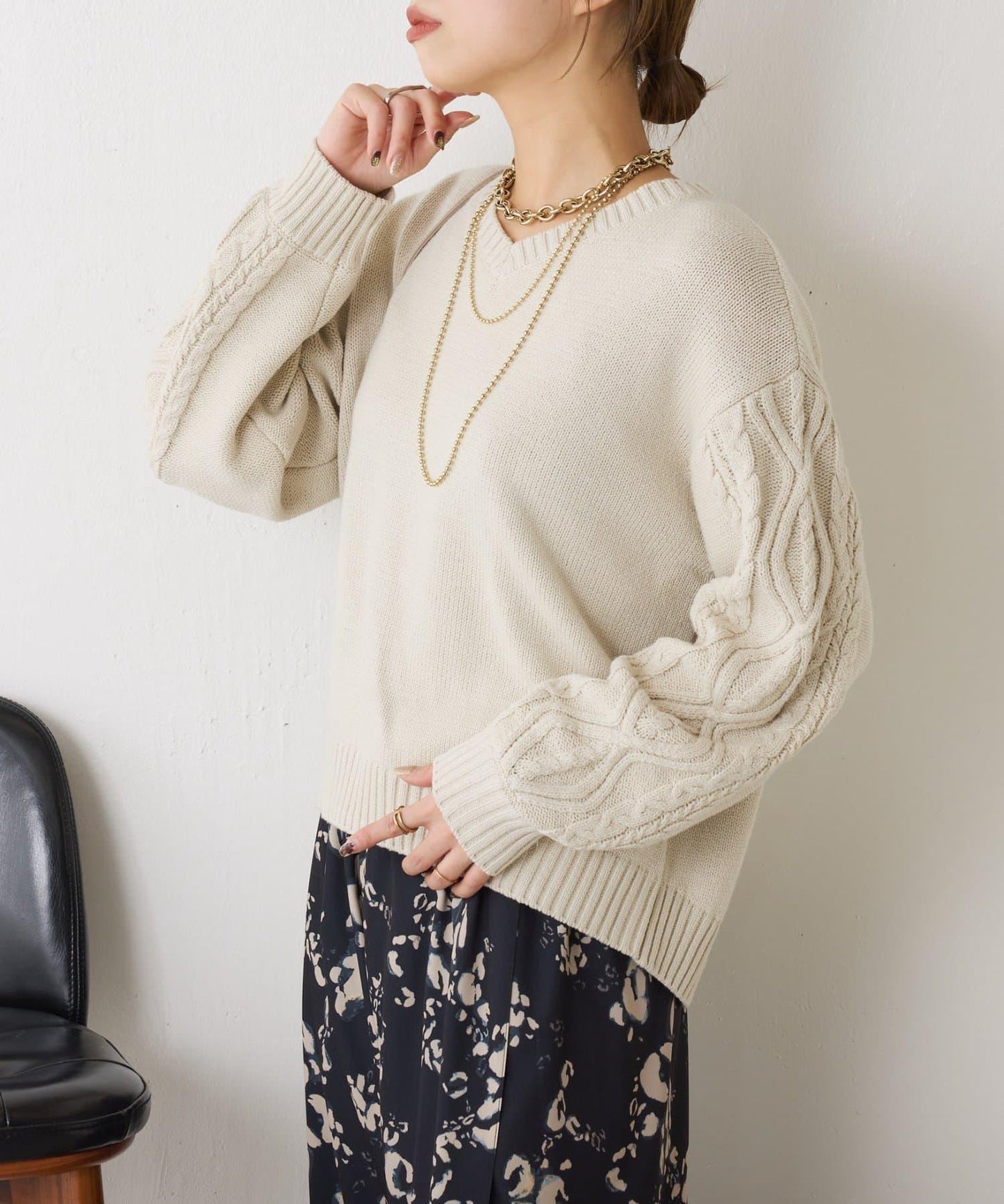 袖部麻花V領針織衫