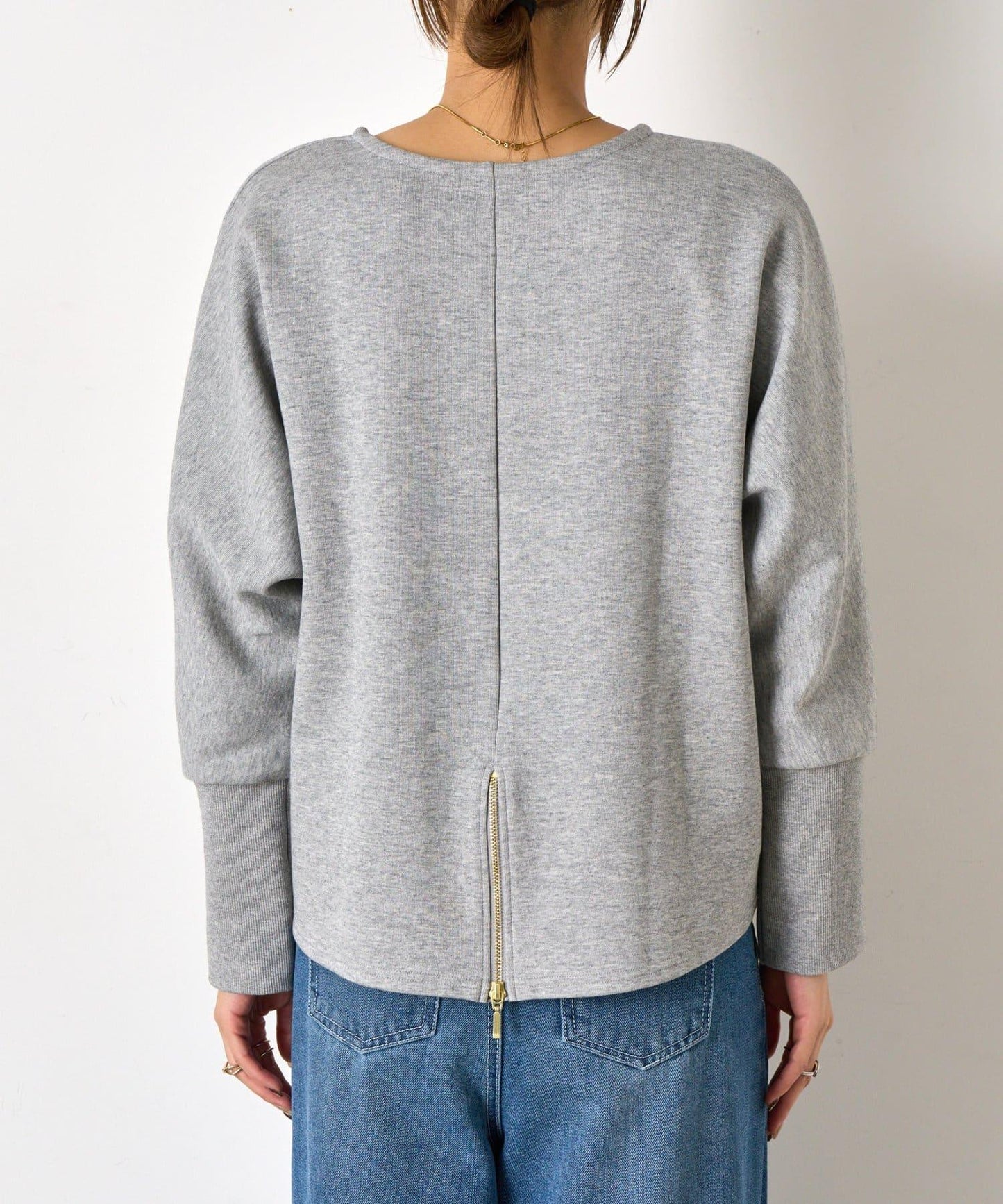 蝙蝠袖後背拉鍊套頭衫