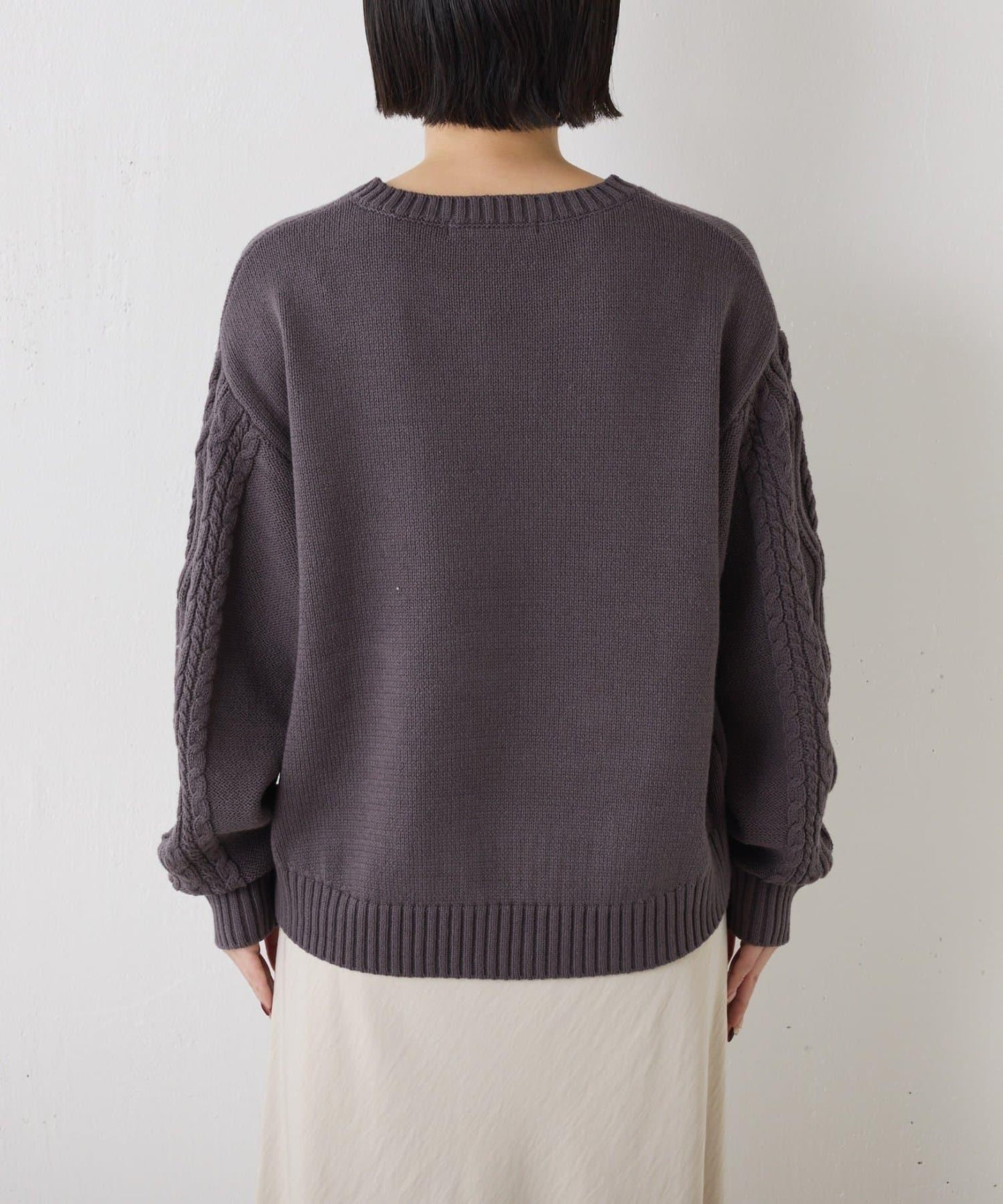 袖部麻花V領針織衫