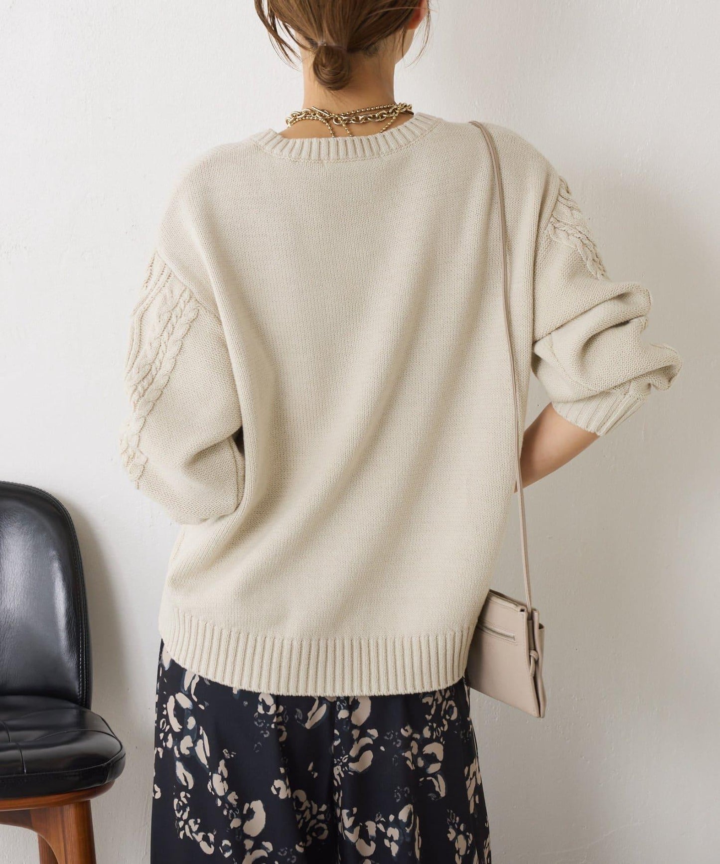 袖部麻花V領針織衫