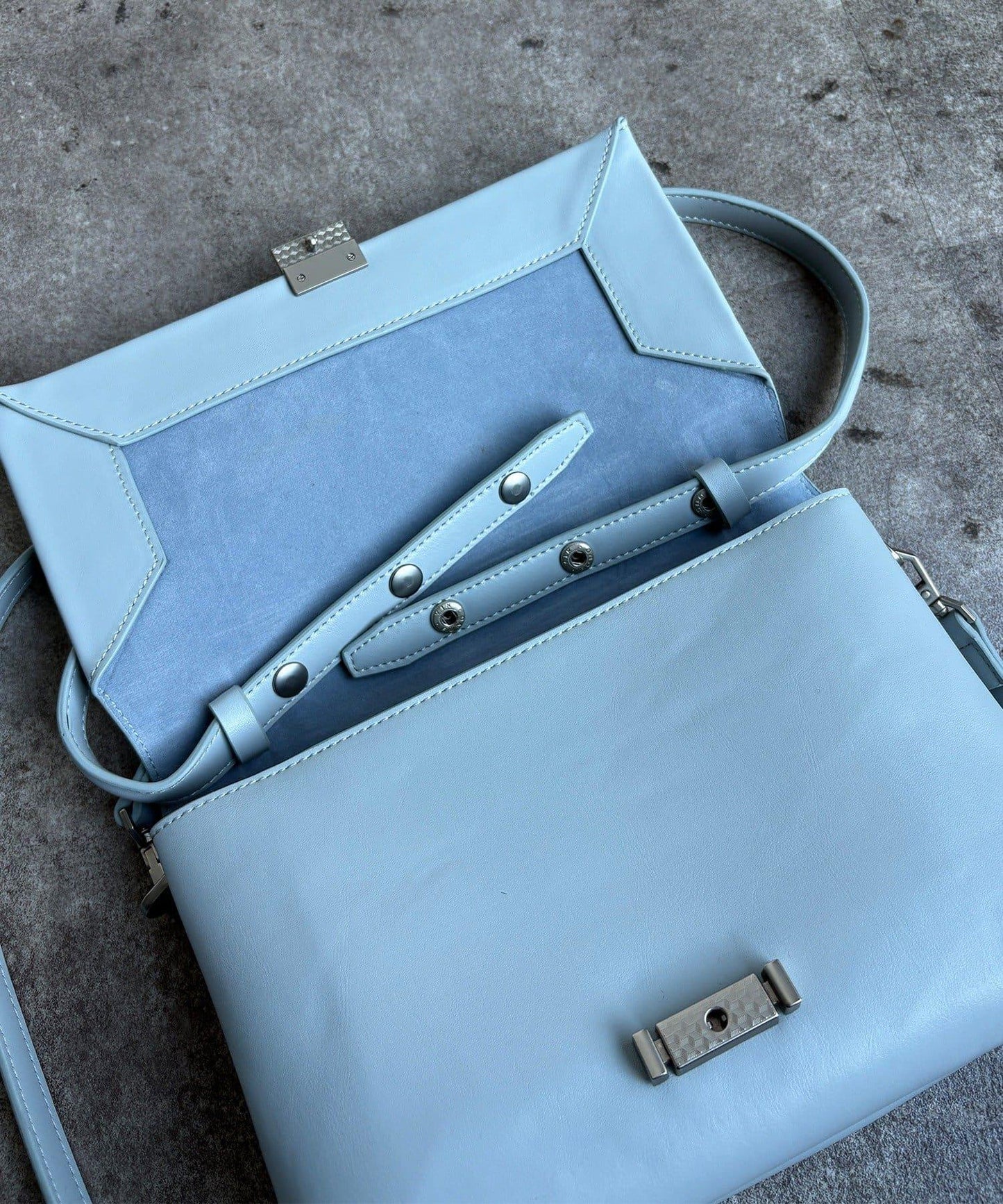 軟質翻蓋手提包