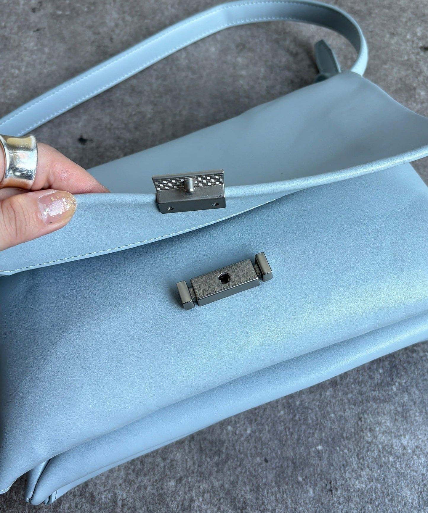 軟質翻蓋手提包