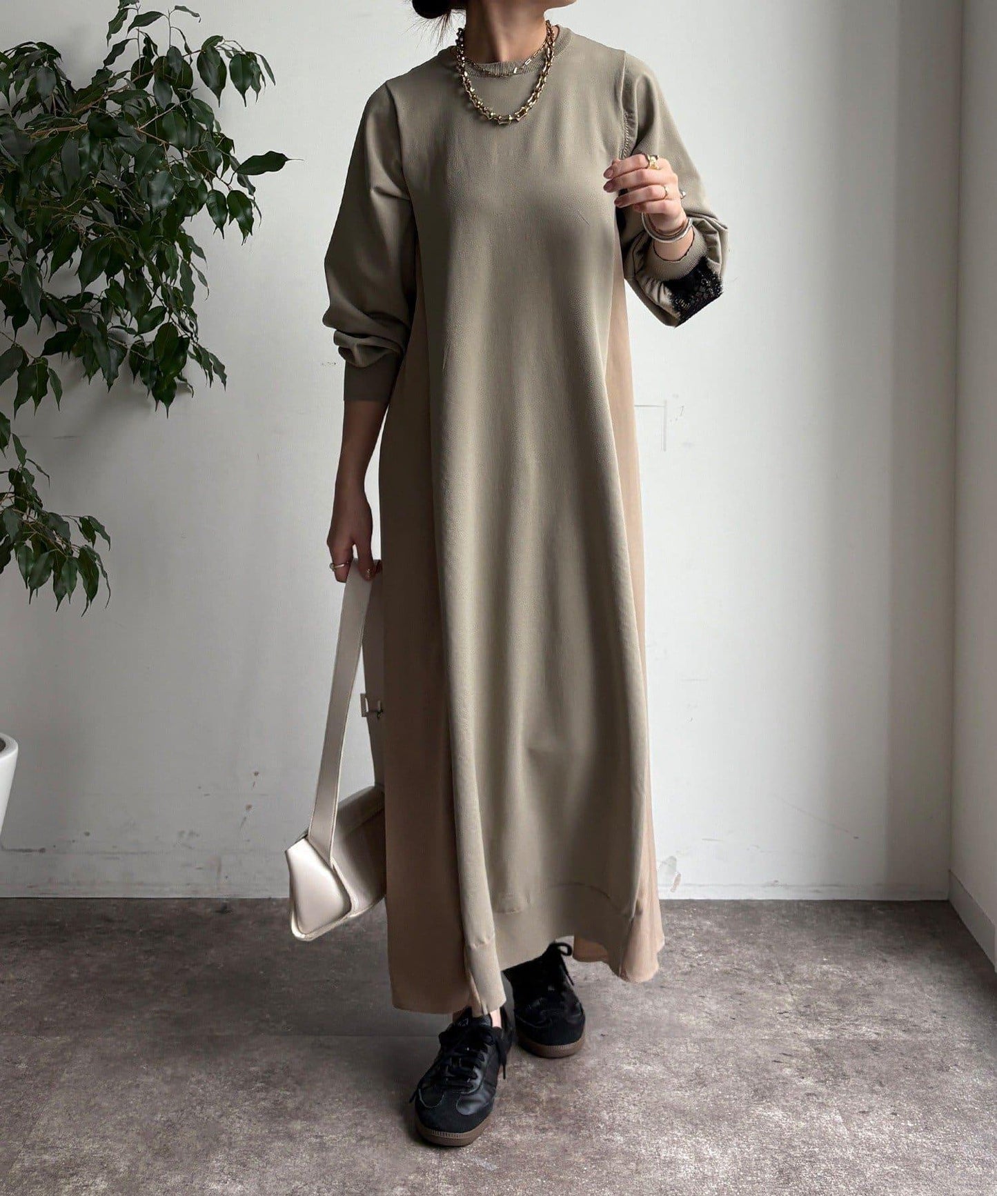 背部蕾絲拼接連衣裙