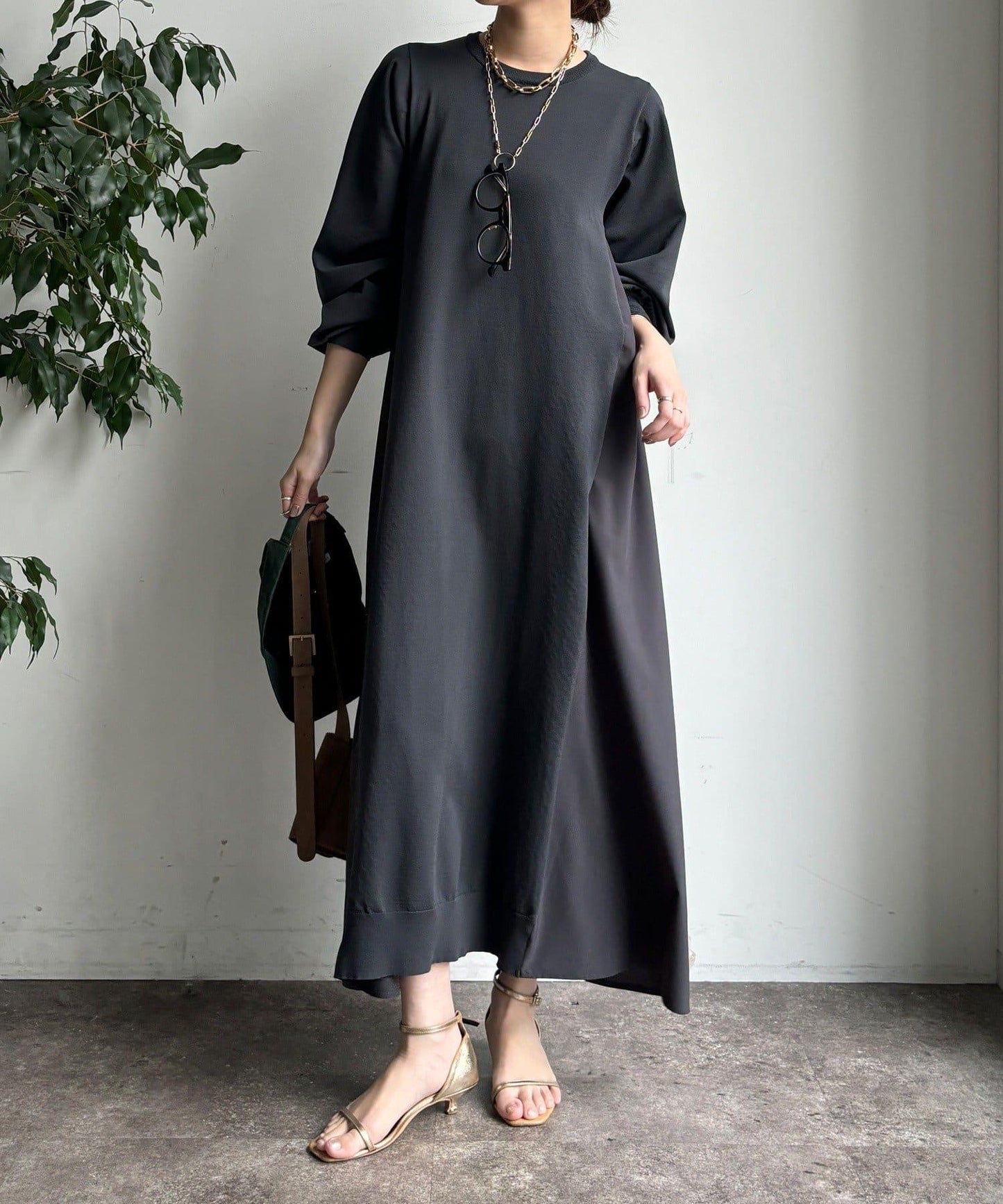 背部蕾絲拼接連衣裙