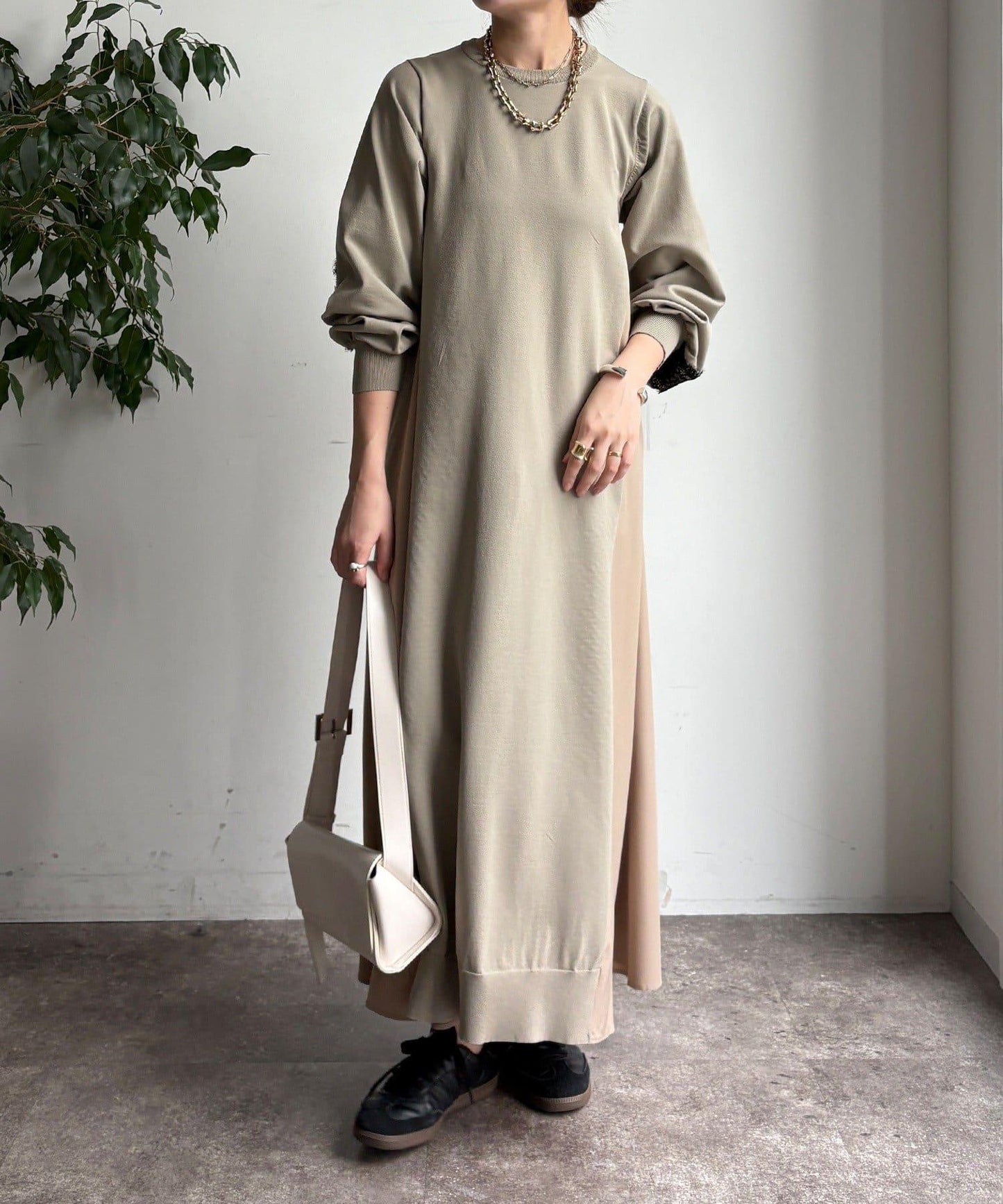 背部蕾絲拼接連衣裙