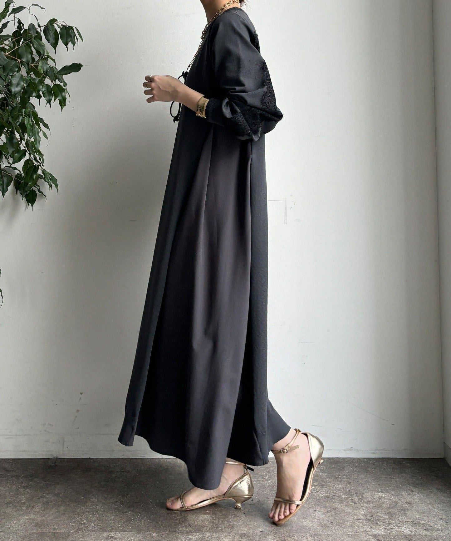 背部蕾絲拼接連衣裙