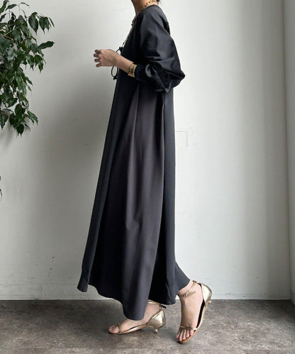 背部蕾絲拼接連衣裙