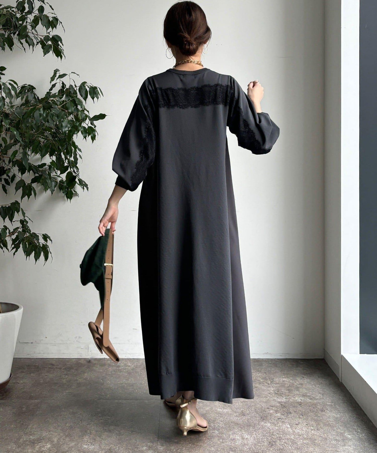 背部蕾絲拼接連衣裙