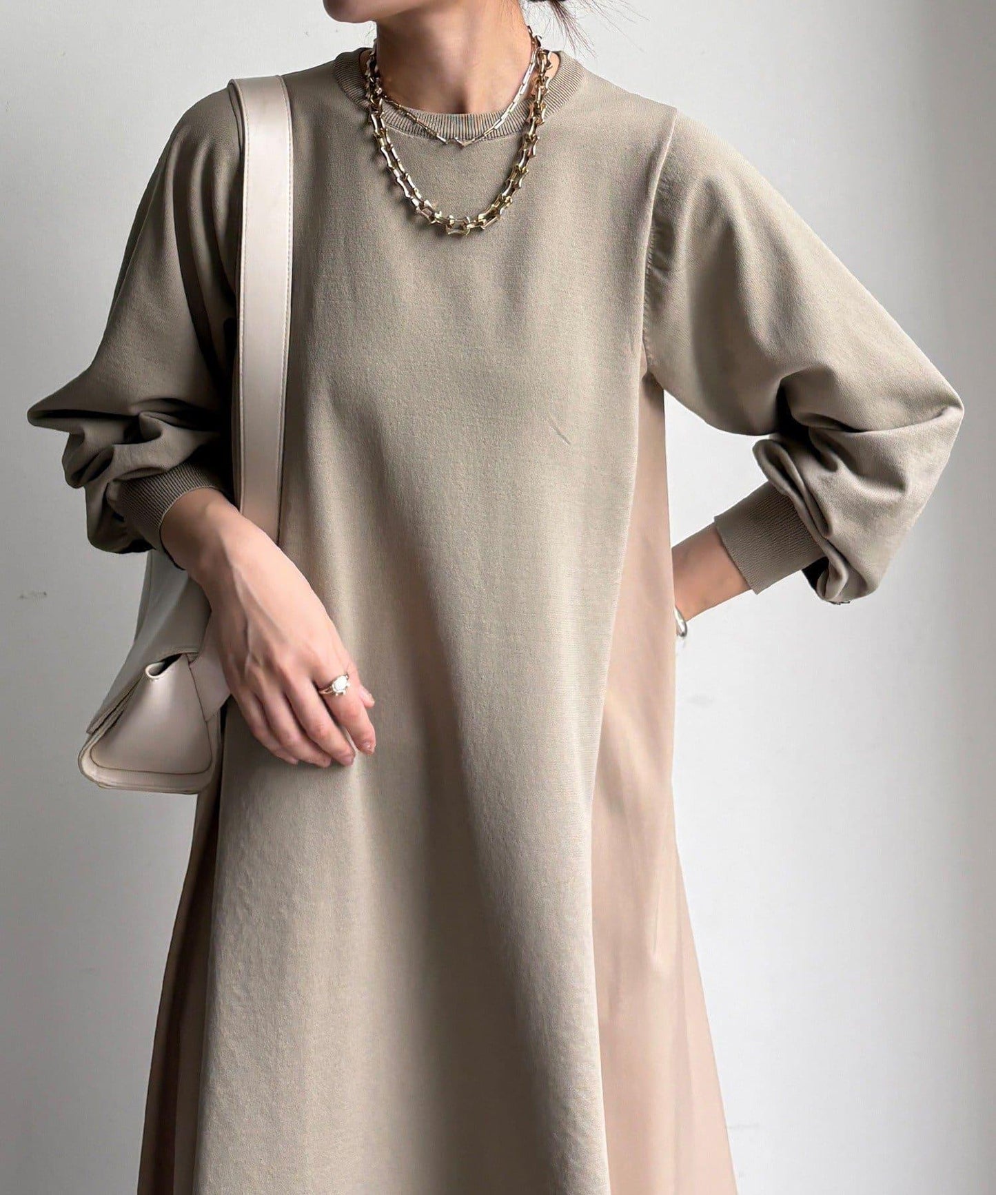 背部蕾絲拼接連衣裙