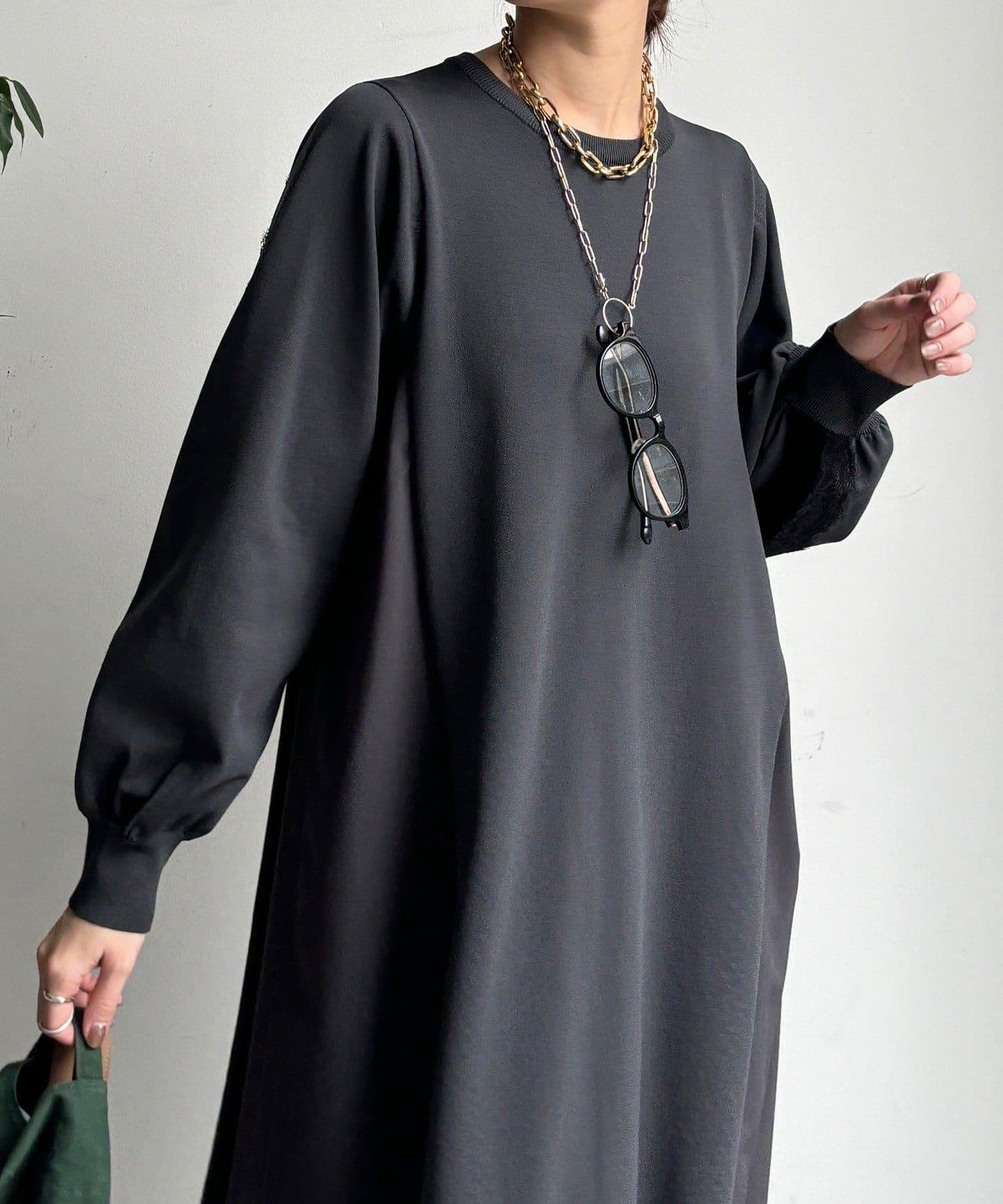 背部蕾絲拼接連衣裙