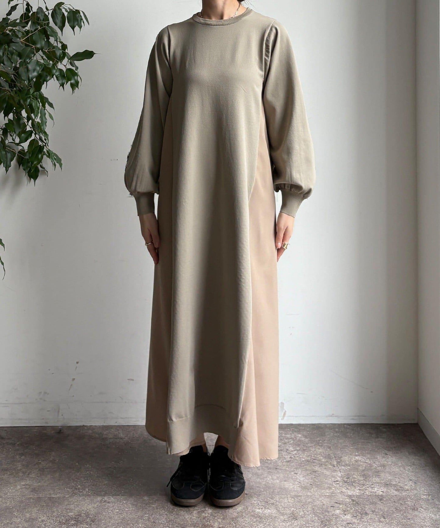 背部蕾絲拼接連衣裙