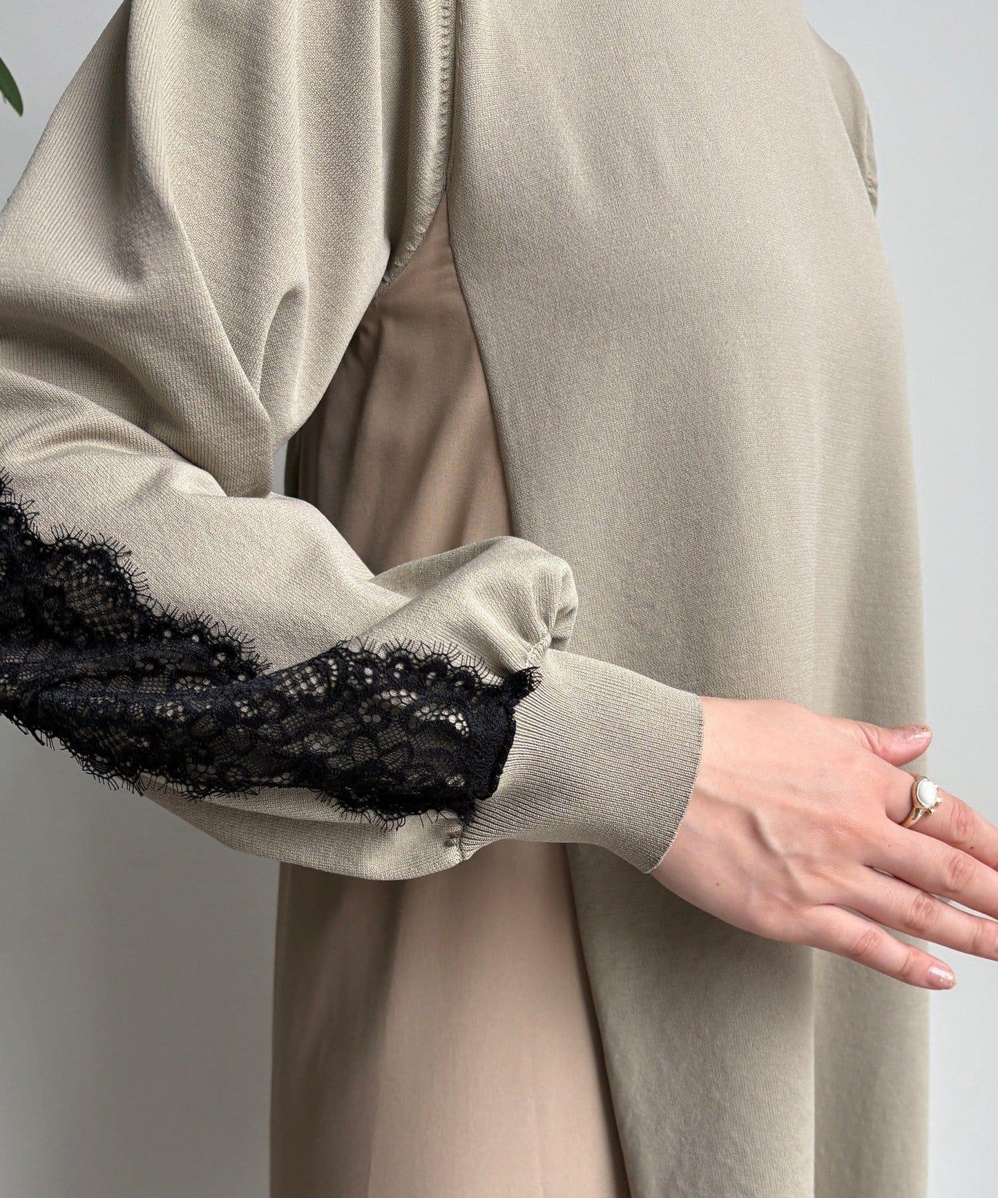 背部蕾絲拼接連衣裙