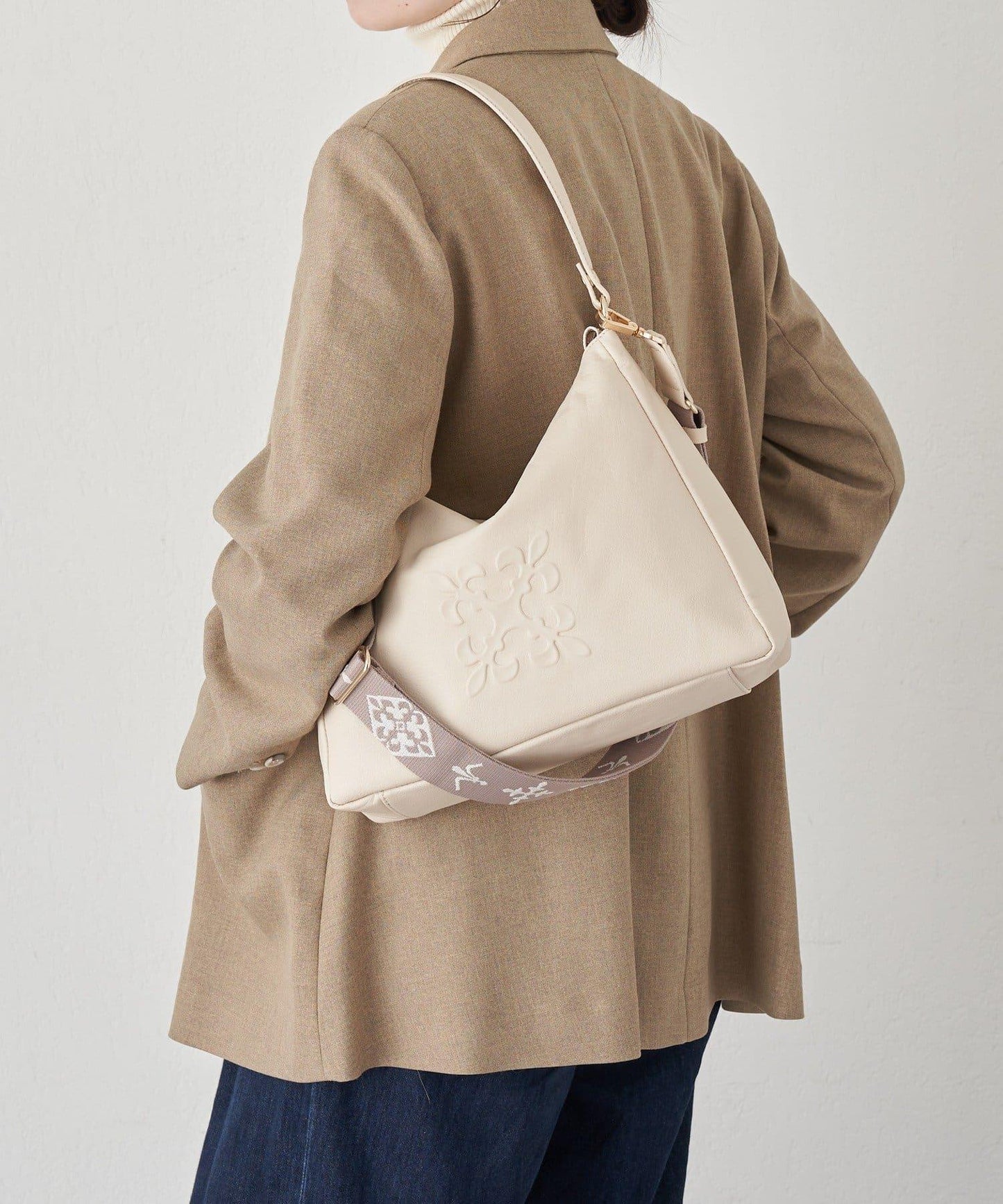 壓紋字母2WAY單肩斜挎包