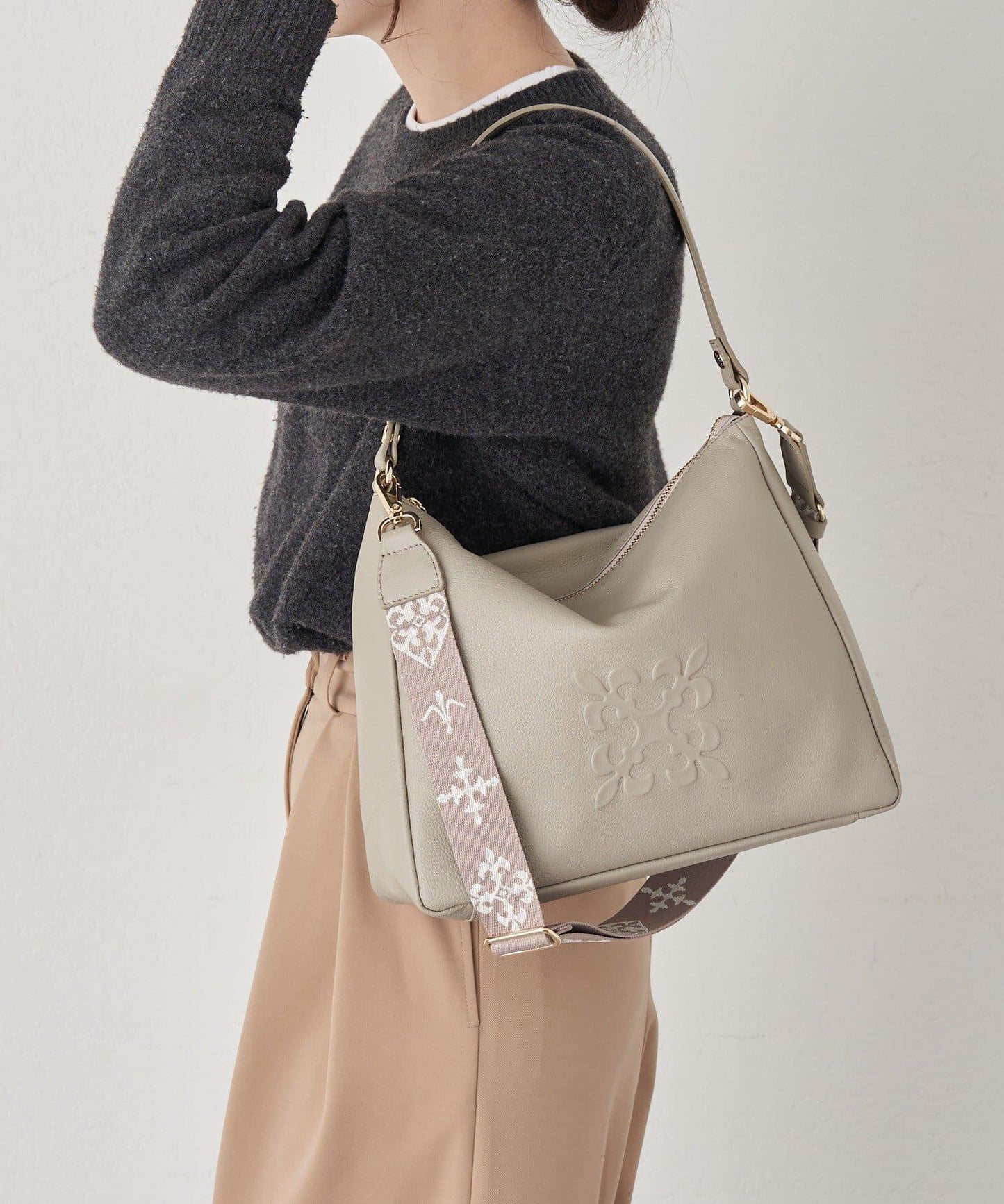 壓紋字母2WAY單肩斜挎包