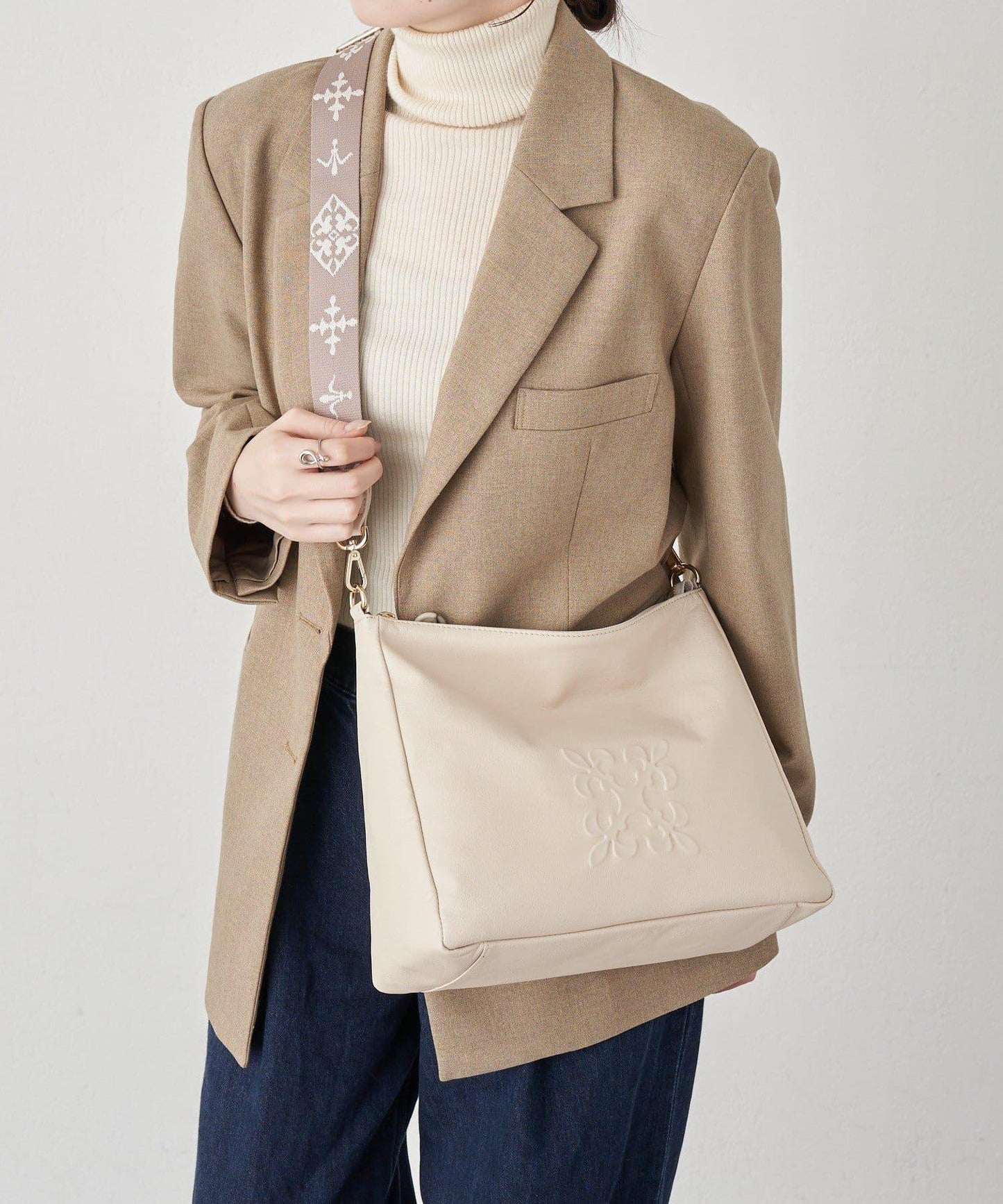 壓紋字母2WAY單肩斜挎包