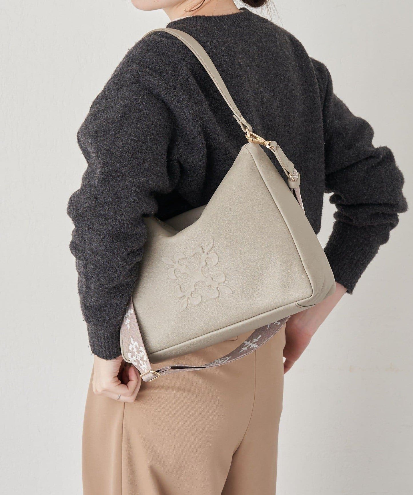 壓紋字母2WAY單肩斜挎包