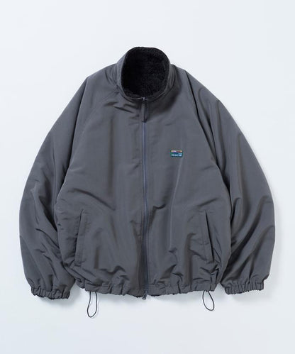 寬鬆版型尼龍抓絨可雙面穿立領夾克