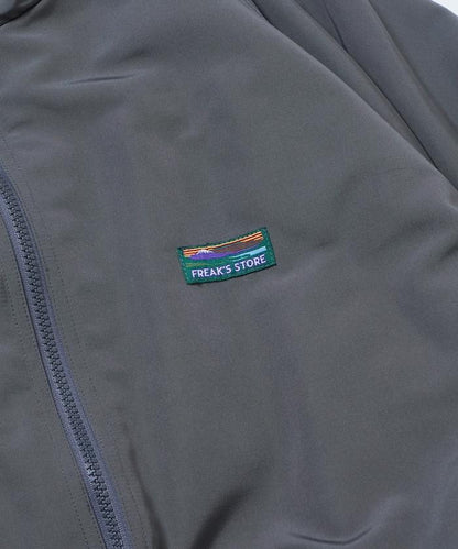 寬鬆版型尼龍抓絨可雙面穿立領夾克